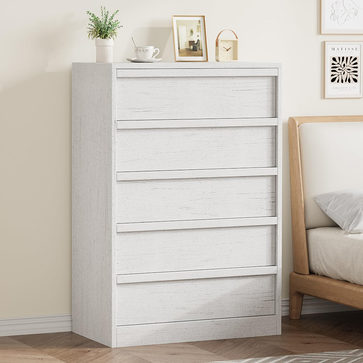 Commode Garvee à 5 tiroirs pour chambre à coucher, grand espace de rangement, design moderne, bois, robuste, blanc antique, polyvalente, convient au salon et à la chambre d'enfant.