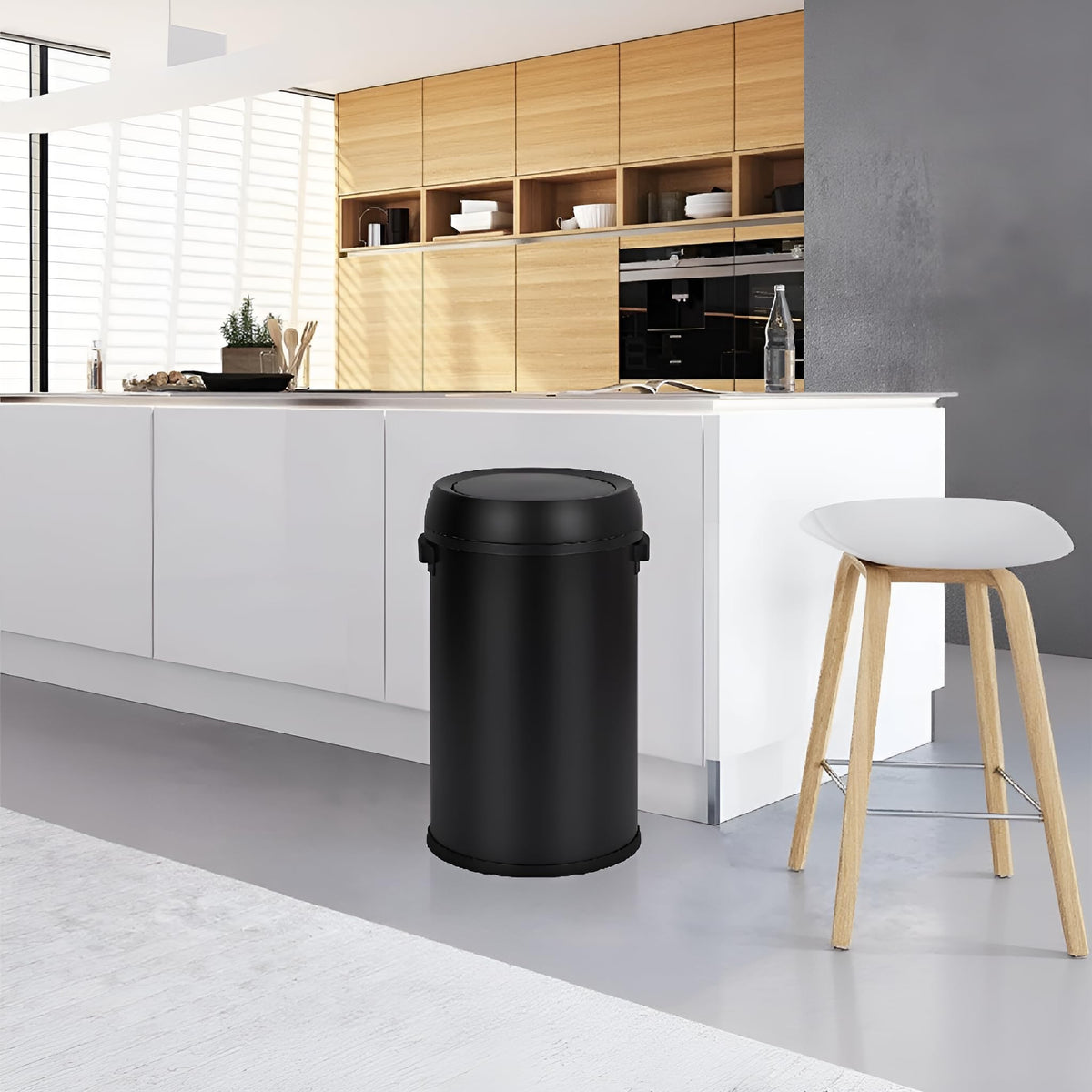Poubelle Garvee 65 L (17 gal) en acier inoxydable noir avec couvercle basculant pour restaurants et bureaux