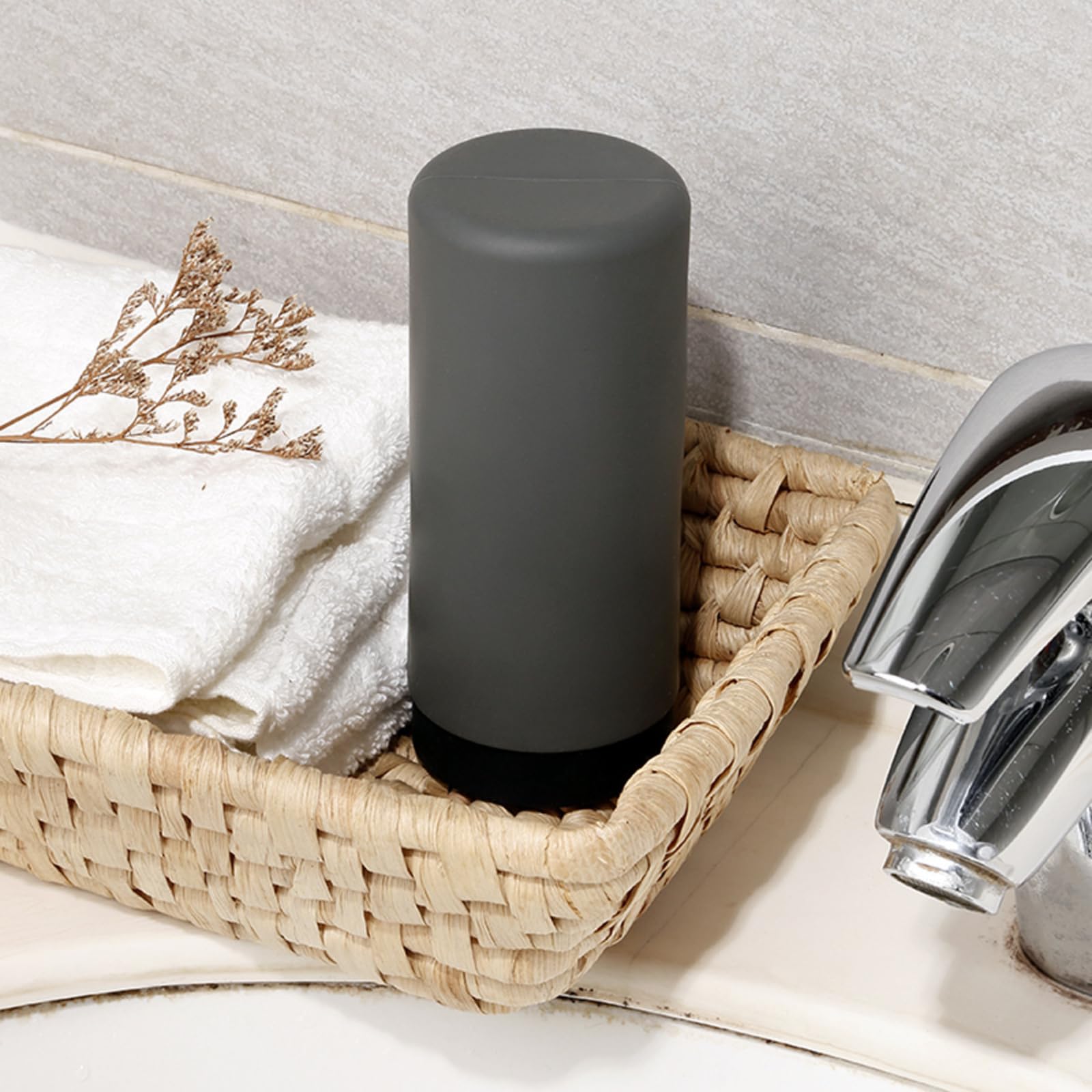 Distributeur de savon en silicone Garvee 240 ml pour la cuisine et la salle de bain, souple, écologique, design moderne et polyvalent.
