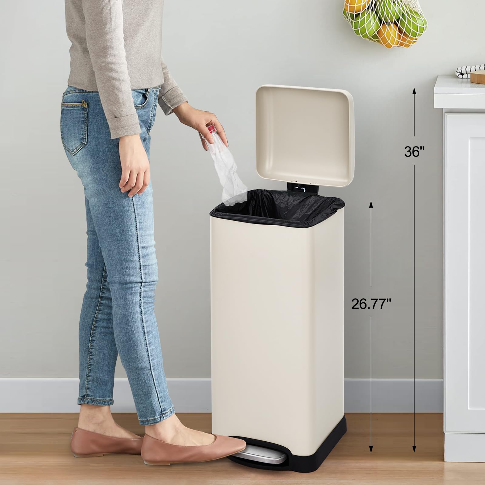 Poubelle rectangulaire Garvee 8 gal/30 L en acier inoxydable avec couvercle à fermeture douce, idéale pour la cuisine et la salle à manger. Revêtement anti-traces de doigts et seau intérieur inclus.