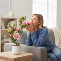Rosier artificiel Garvee de 50 cm (lot de 2) avec fleurs roses, résistant aux intempéries, pot en plastique blanc pour intérieur et balcon.