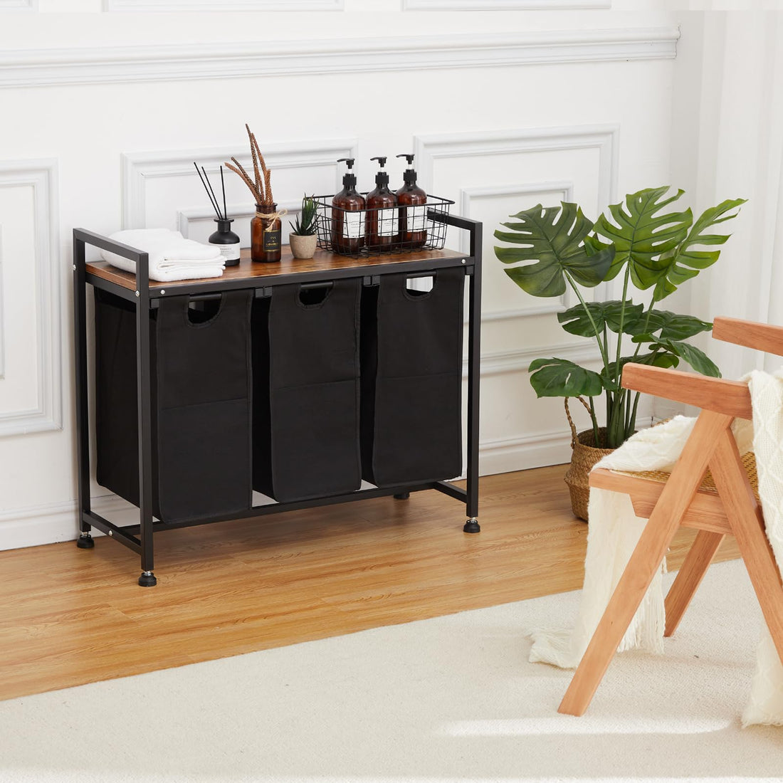 Panier à linge Garvee avec 3 poches amovibles, rangement pour salle de bain et chambre, 130 L, tissu Oxford et structure en bois et métal