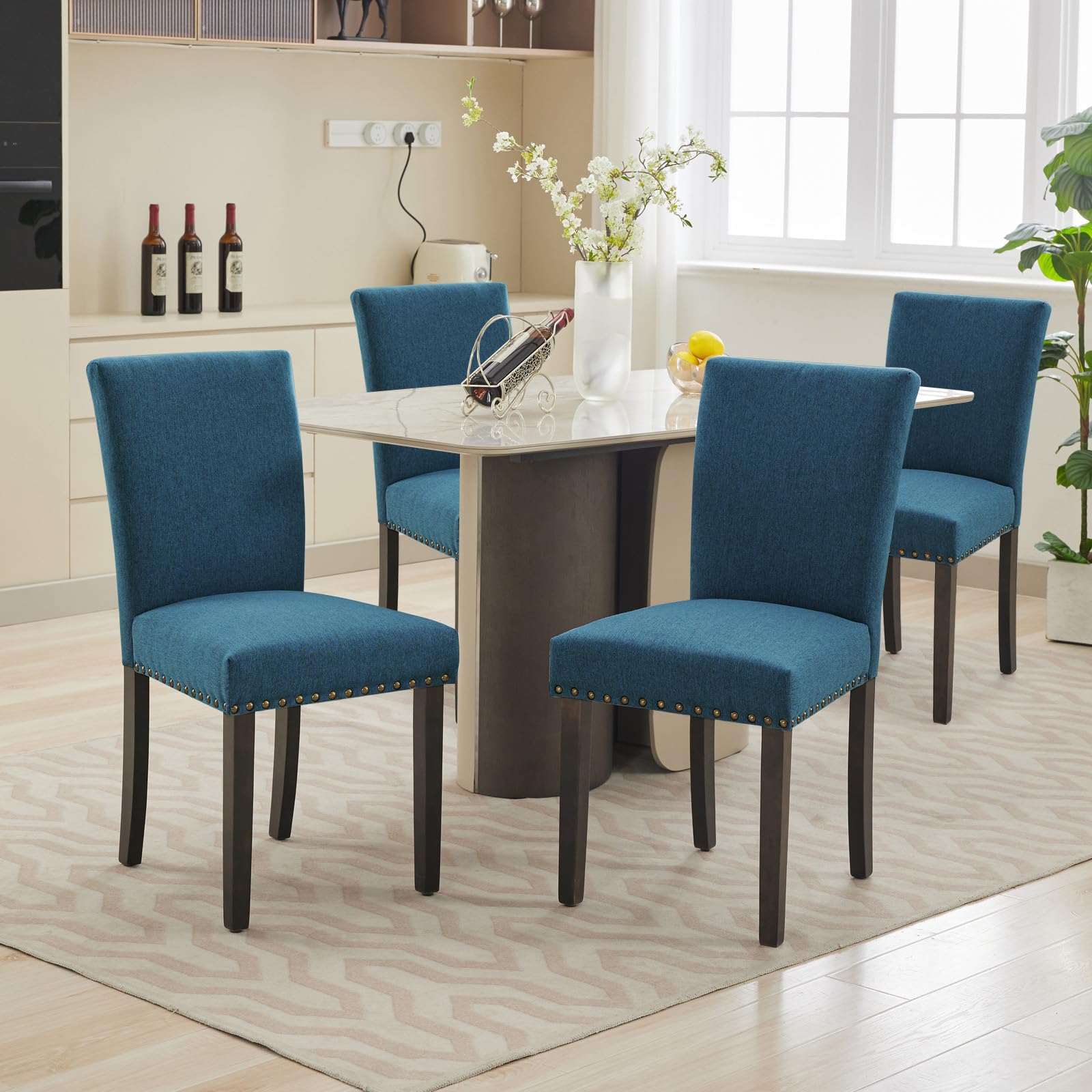 Ensemble de 2 chaises de salle à manger Garvee, revêtues de tissu ergonomique en lin bleu foncé, pour salon et salle à manger.