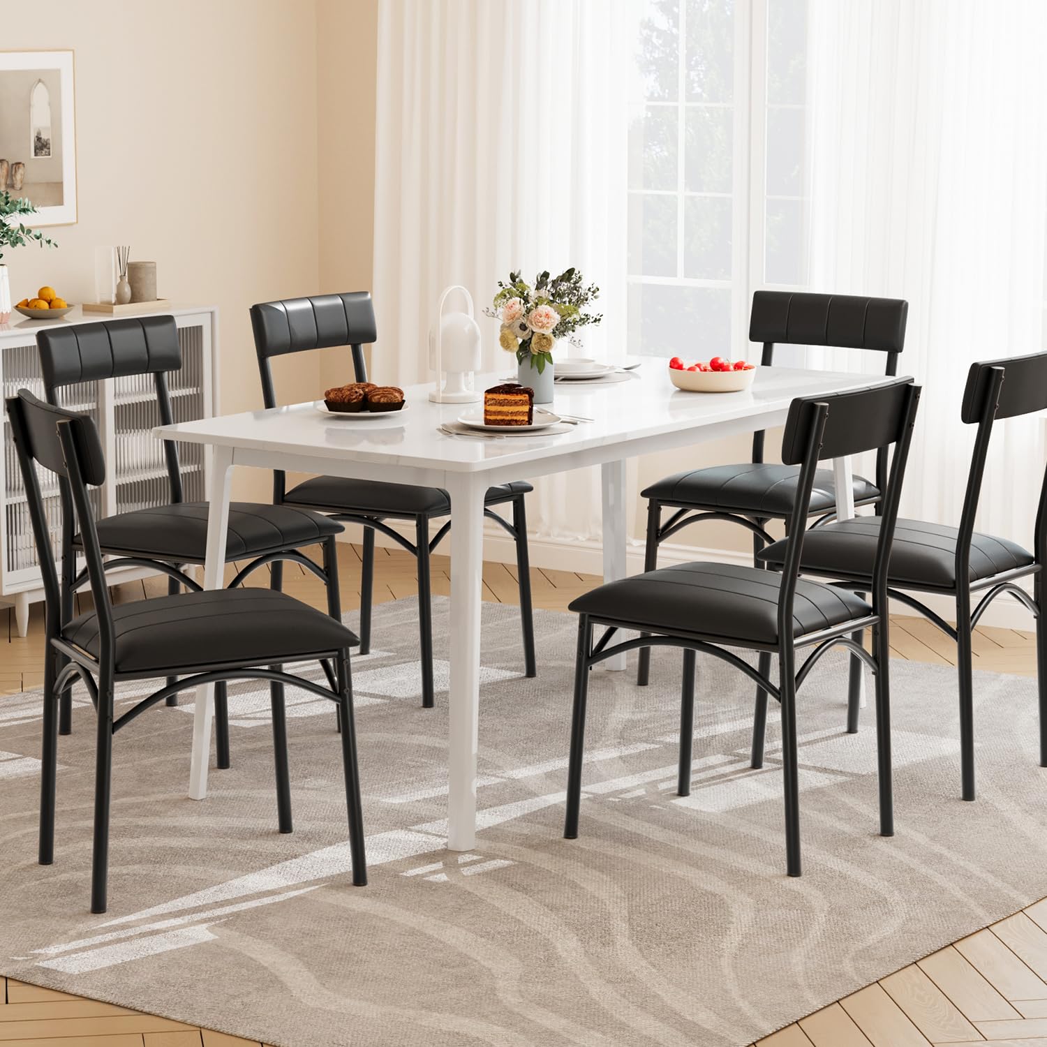 Garvee Lot de 2 chaises de salle à manger rembourrées, revêtement en cuir PU noir, dossier confortable, montage facile, pour cuisine, salon et appartement