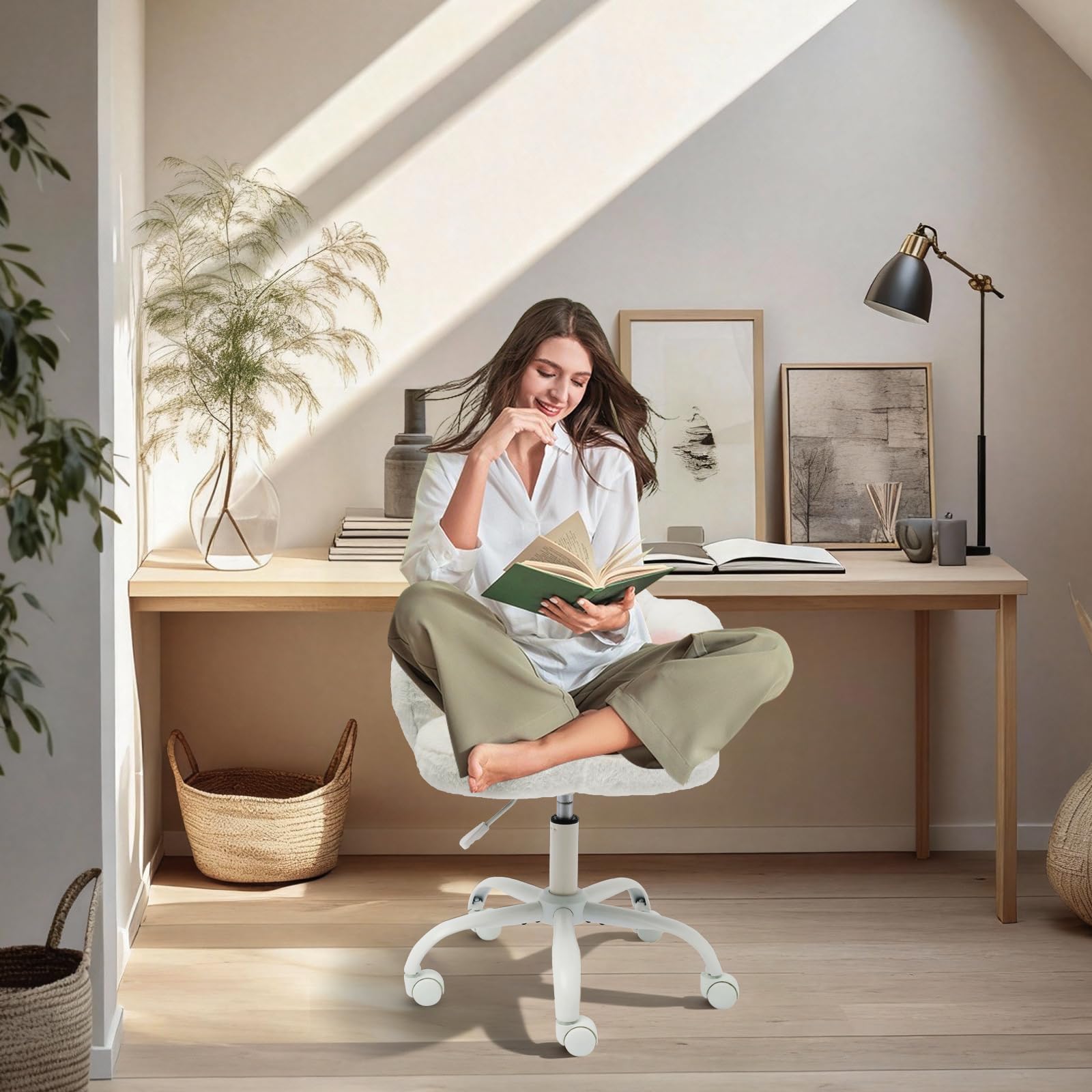 Chaise de coiffeuse Garvee à roulettes, pivotante à 360°, réglable en hauteur, coussin moelleux, structure en métal, dossier en forme de patte de chat, confortable et stable, grise, idéale pour le bureau et la chambre.