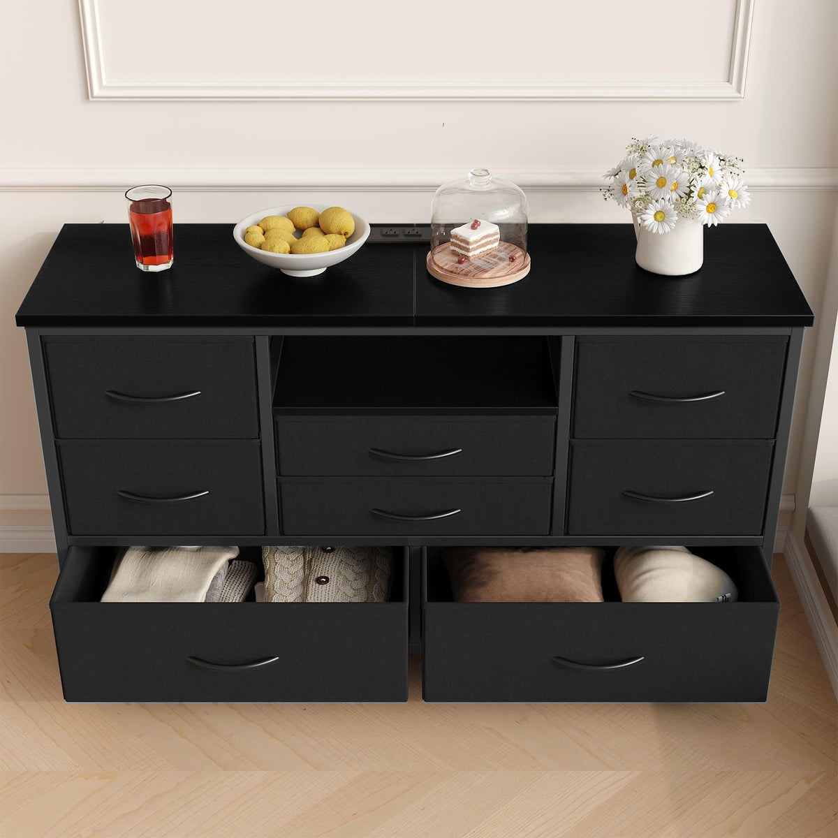 Garvee commode à 8 tiroirs, 3 prises électriques et 2 ports USB, meuble TV avec éclairage LED pour chambre, salon ou entrée, 120 cm, noir