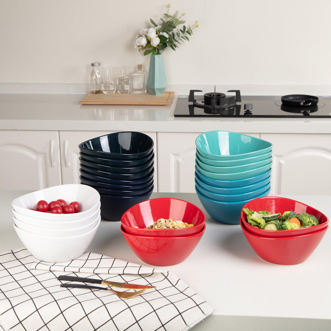 Ensemble de 4 grands bols ovales en porcelaine Garvee de 1,25 L (42 oz), 20 cm (8 po), blancs, empilables de façon ergonomique pour la cuisine et la table.