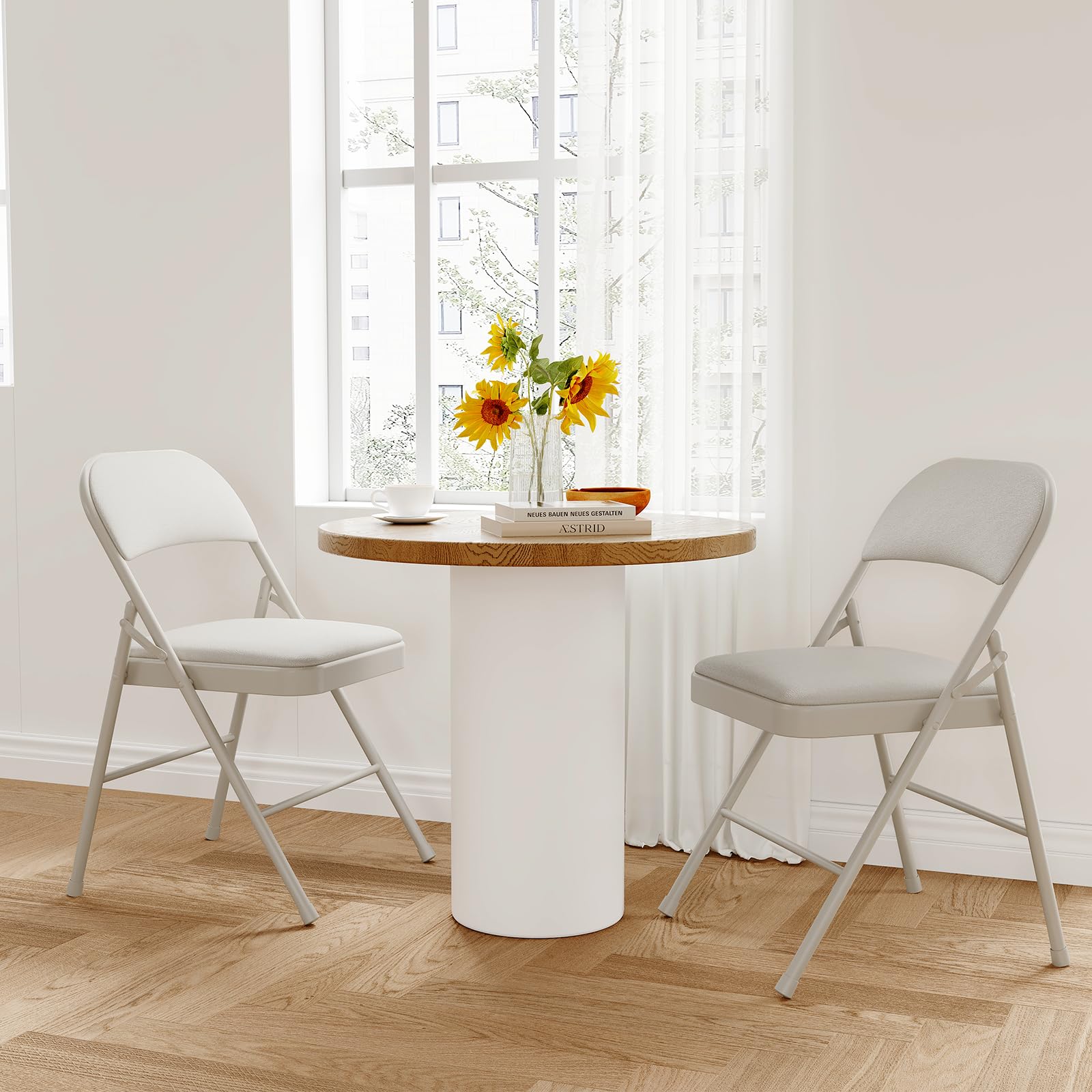 Ensemble de 4 chaises pliantes Garvee avec coussins, revêtement en similicuir beige, pour une utilisation intérieure et extérieure, légères et pliables, supportent jusqu'à 159 kg (350 lb).