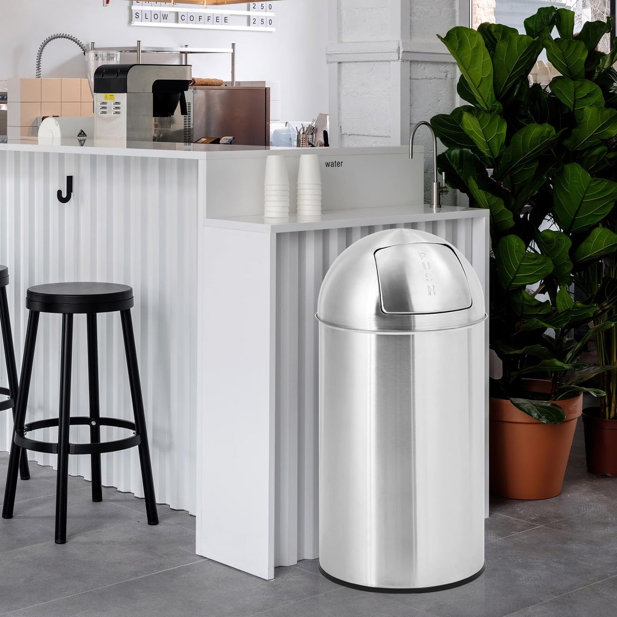 Poubelle Garvee 70 litres en acier inoxydable avec couvercle à pression pour usage commercial et extérieur, 39 x 39 x 88 cm, antirouille