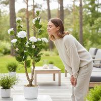 Lot de 2 camélias artificiels Garvee de 90 cm avec pot blanc, pour l'intérieur et les espaces extérieurs couverts. Faciles d'entretien, aspect réaliste, en polyester et PEVA.