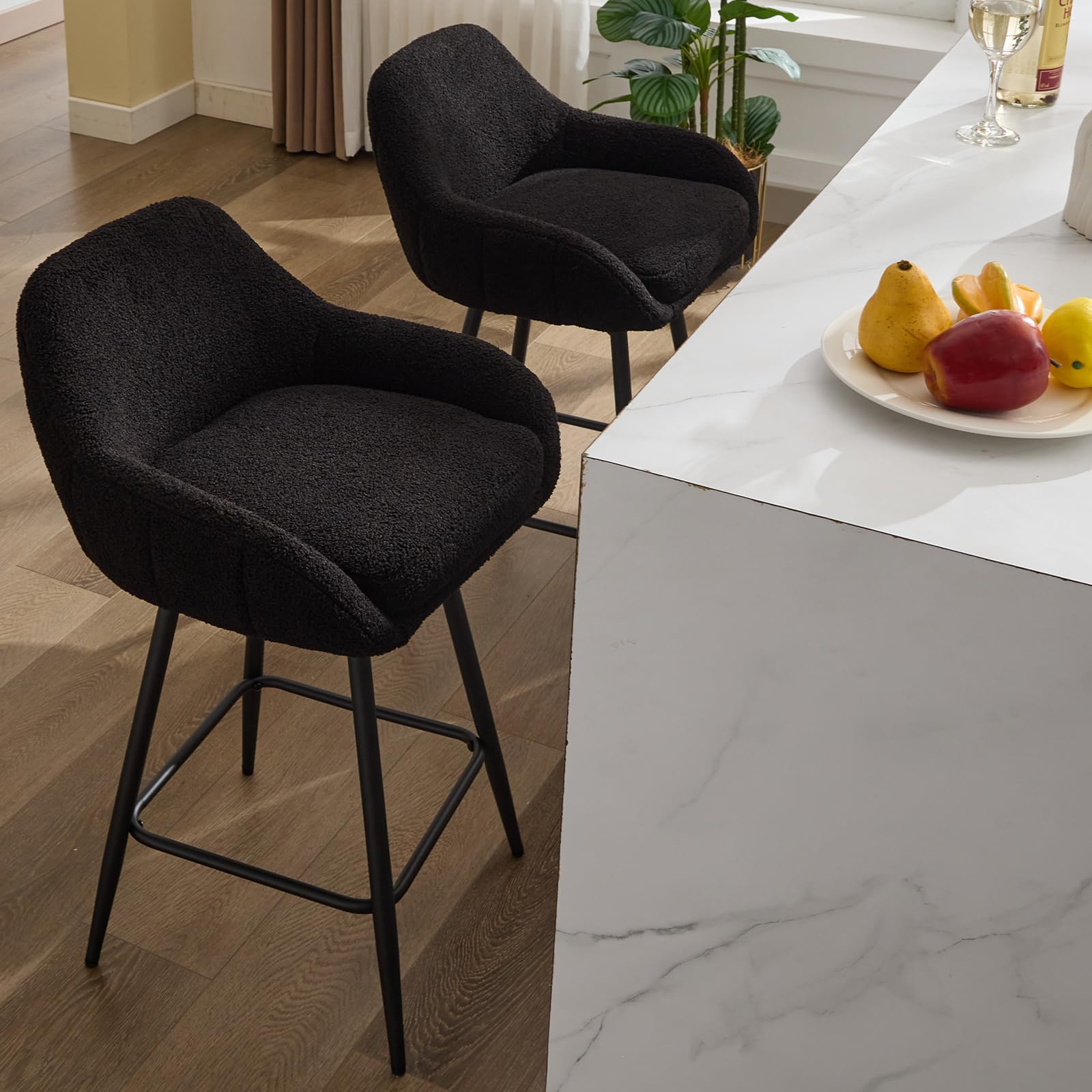 Tabourets de bar pivotants modernes Garvee, lot de 2, hauteur comptoir 66 cm, tissu sherpa, pieds en métal, noir, îlot de cuisine