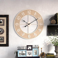 Horloge murale silencieuse GARVEE grand format 60 cm, style moderne imitation bois, résistante aux intempéries, idéale pour la cuisine, le salon, le bureau ou le bar.