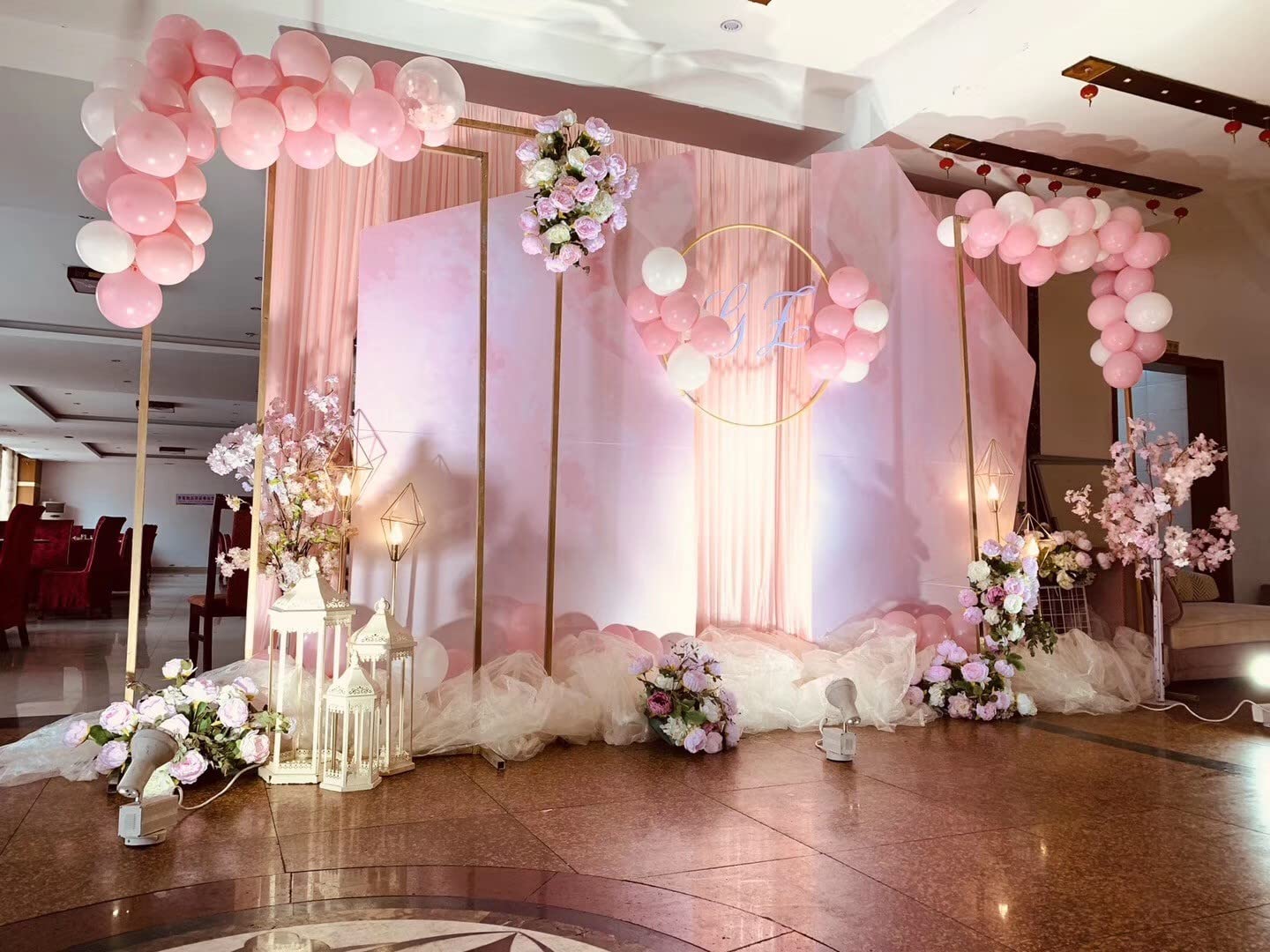 Support de fond de scène carré Garvee 8x8 pi pour mariage, en métal doré stable et résistant à la corrosion, pour cérémonies et fêtes.