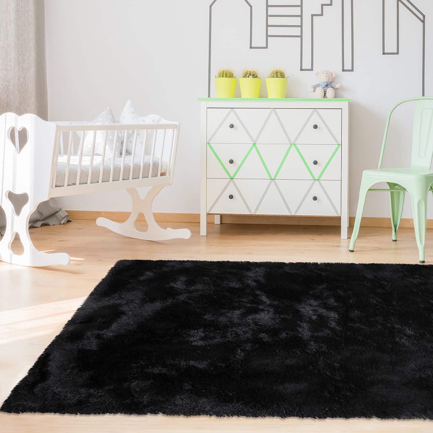 Tapis rond moelleux Garvee 100 cm (3'3,3") en velours noir doux et shaggy, antidérapant, idéal pour la chambre d'enfant, le salon ou la chambre à coucher.