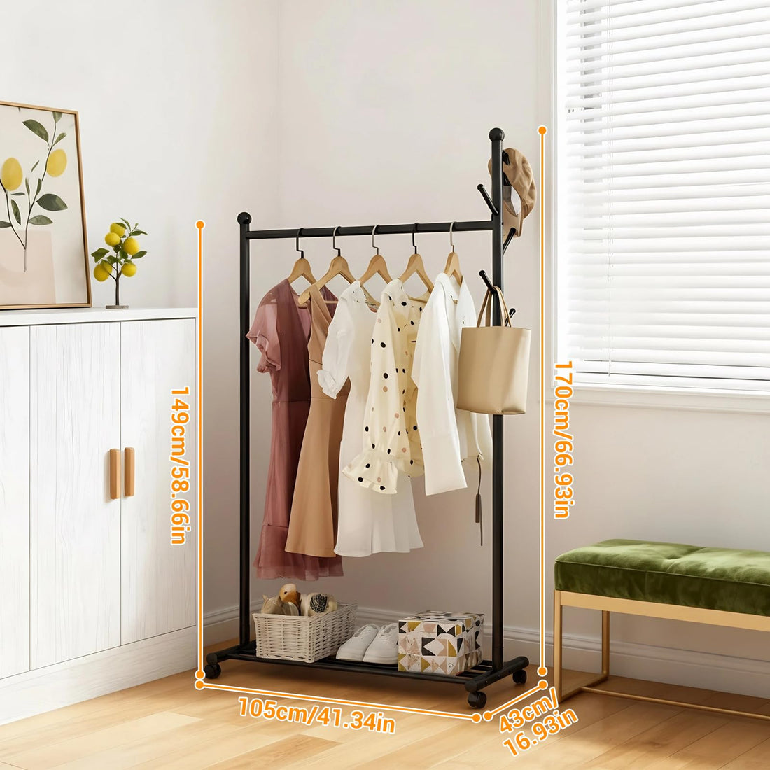 Garvee Portant à vêtements en métal avec roulettes, capacité de charge de 54 kg, roulettes pivotantes à 360°, métal durable, crochets pour chambre et salon, 105 × 43 × 170 cm, noir