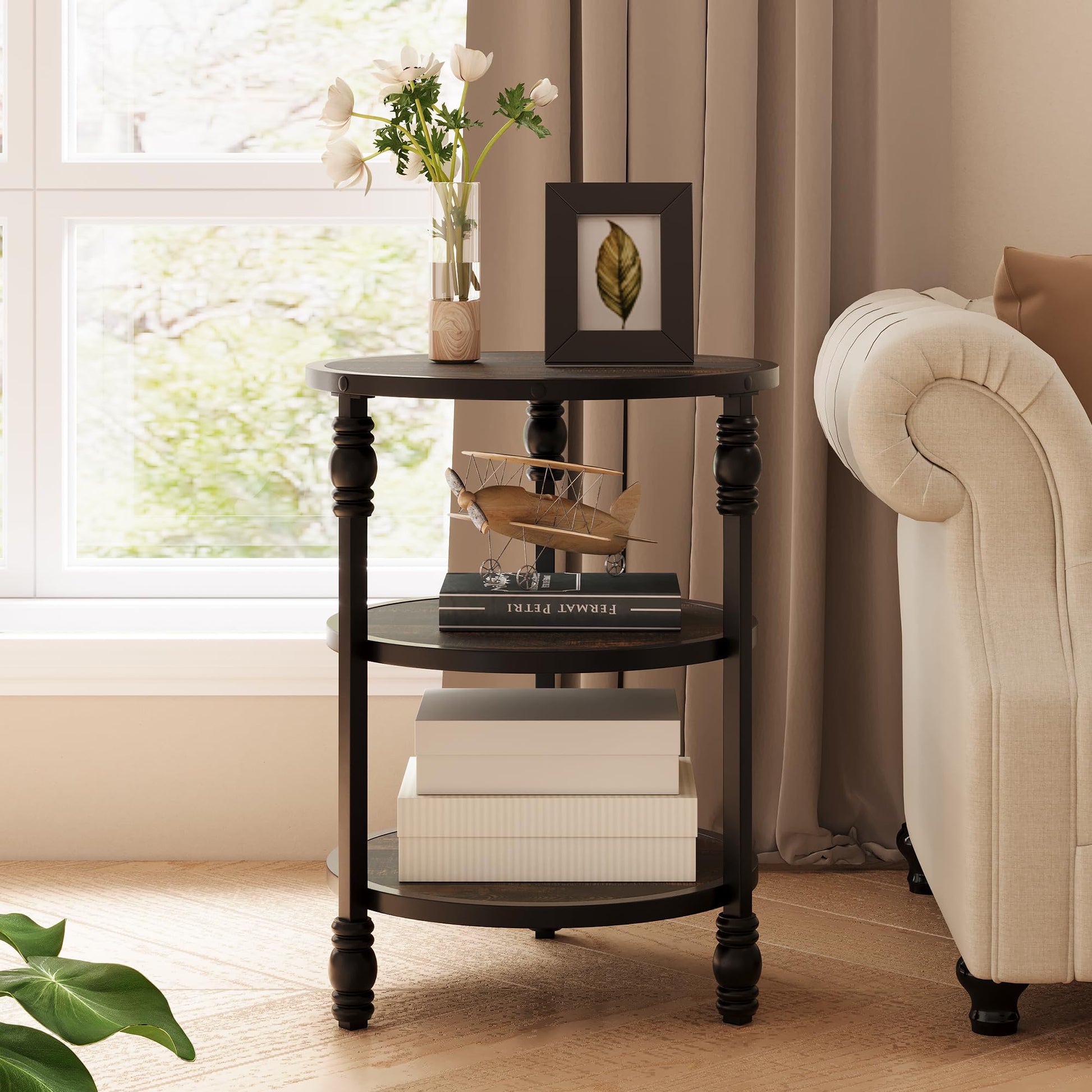 Garvee Table d’appoint ronde 3 niveaux avec étagère, style chêne rustique, bois et métal industriel, idéale salon, chambre et petits espaces.