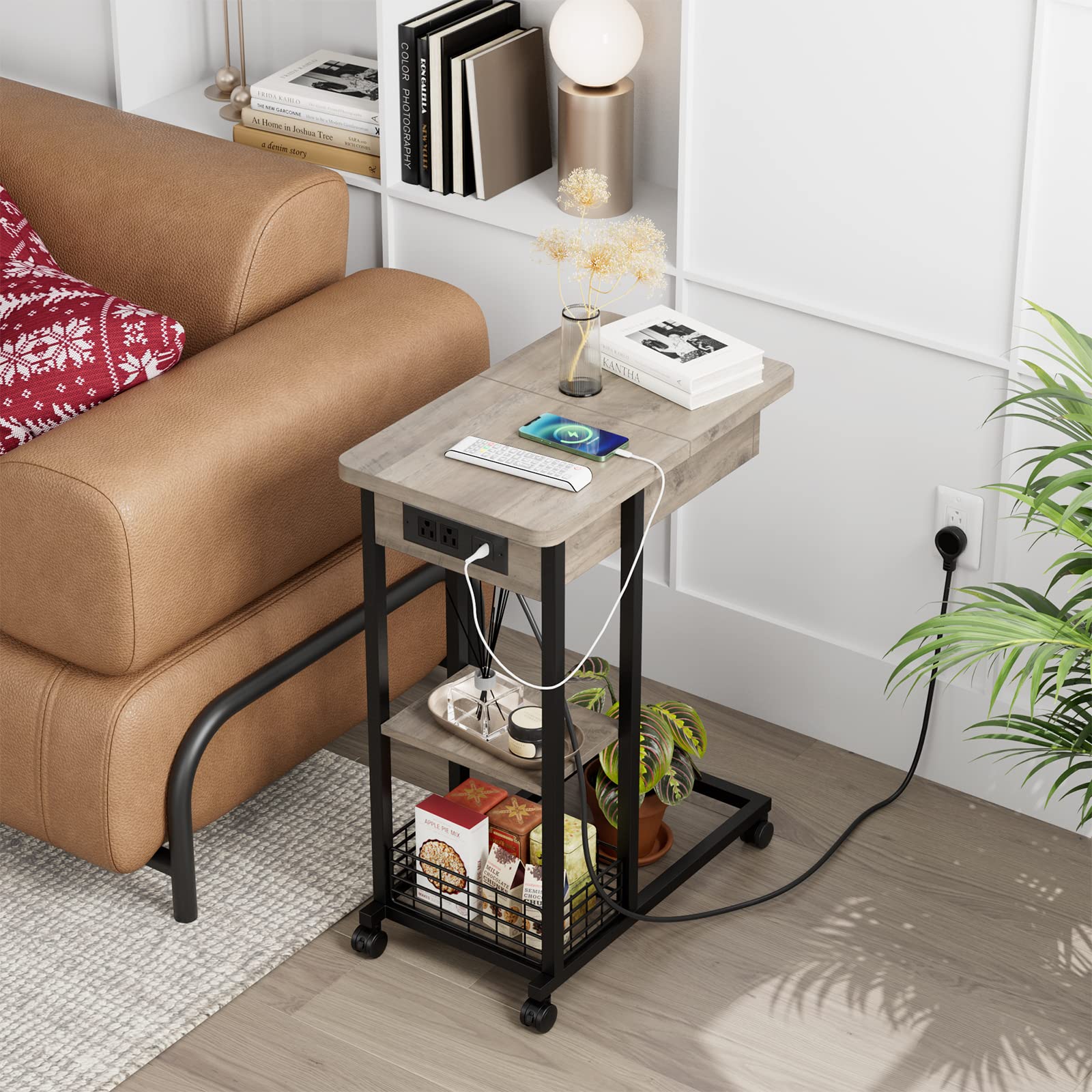 Table d'appoint Garvee en forme de C avec station de charge, ports et prises USB, rangement à 3 niveaux, mélamine grise pour salon et chambre