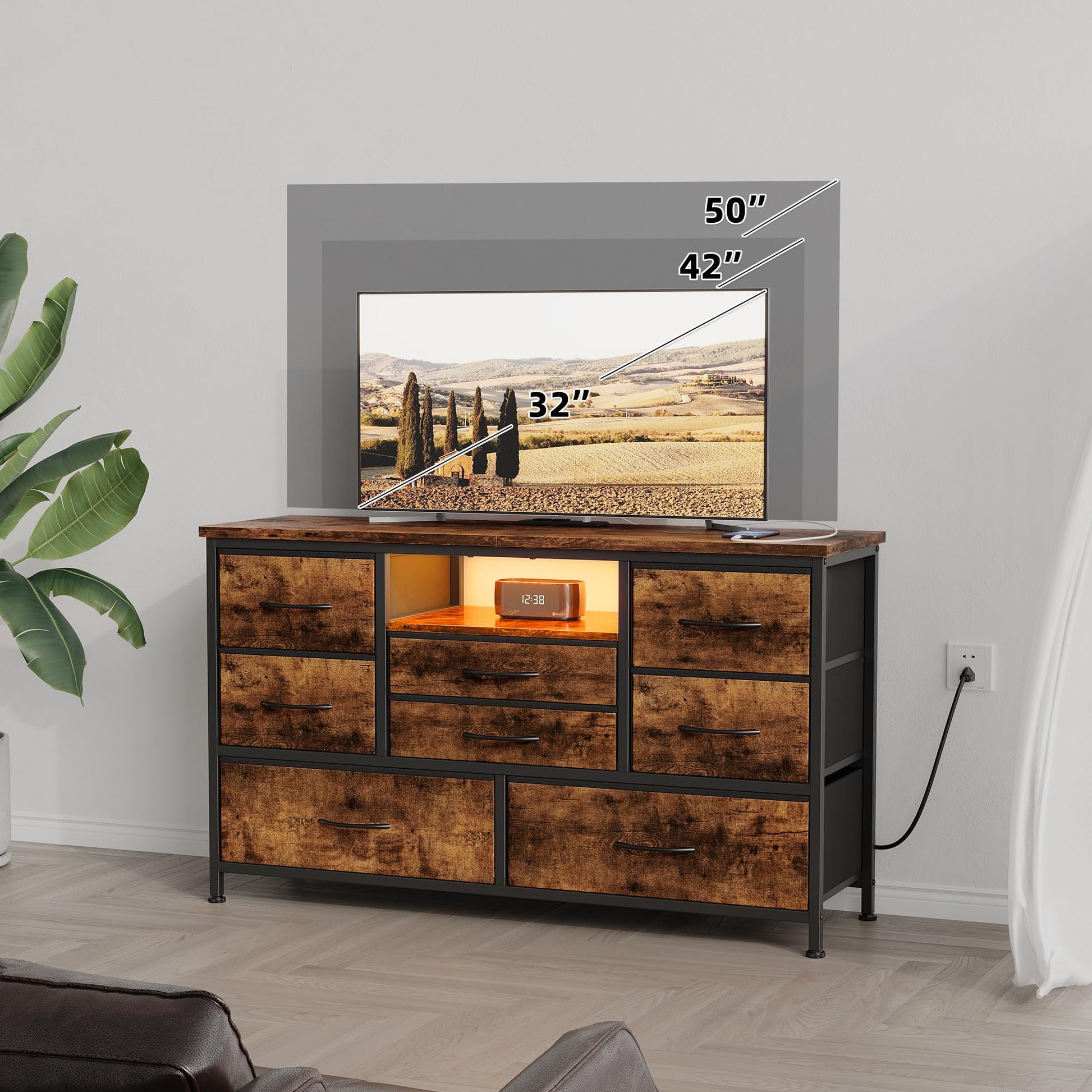Garvee Meuble TV à 8 tiroirs, éclairage LED, prises électriques intégrées pour le salon et la chambre, en MDF résistant aux rayures, avec système de gestion des câbles.