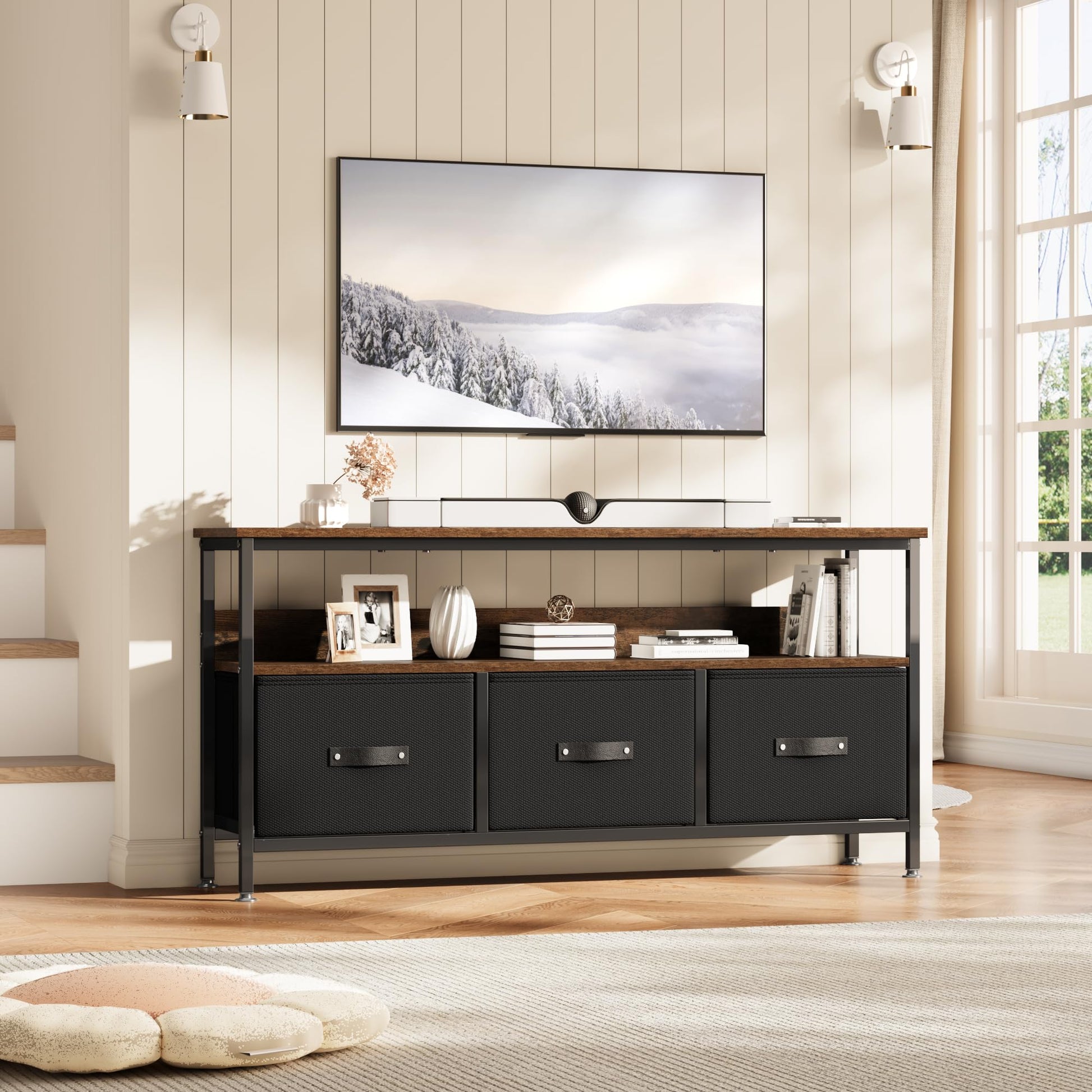 Garvee Meuble TV 140 cm avec 3 tiroirs, structure en MDF et métal robuste, idéal pour le salon et la chambre, pieds réglables, compact, marron