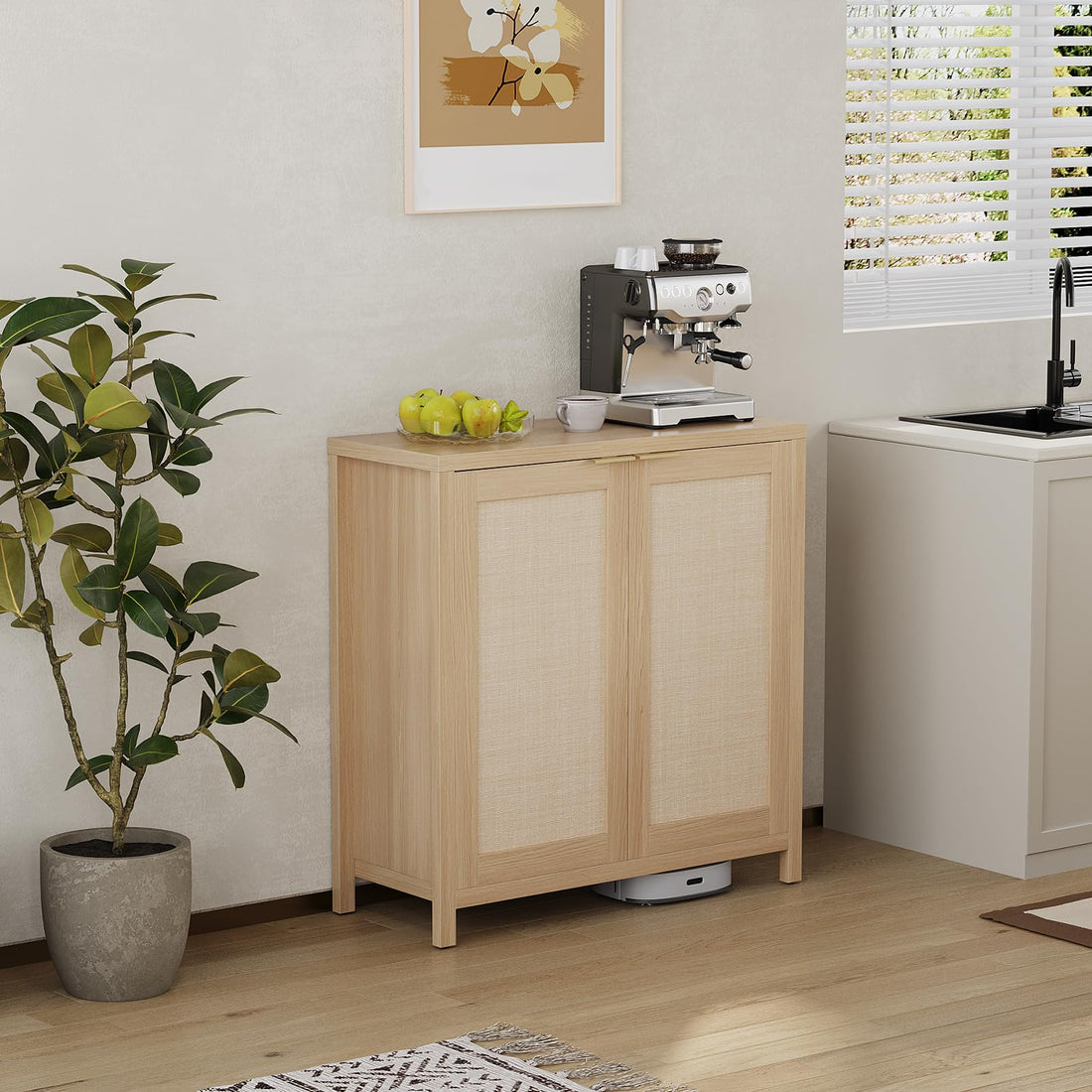 Buffet de cuisine Garvee style ferme avec portes en rotin, étagères réglables, bois, grand espace de rangement, entrée et salle à manger, couleurs naturelles