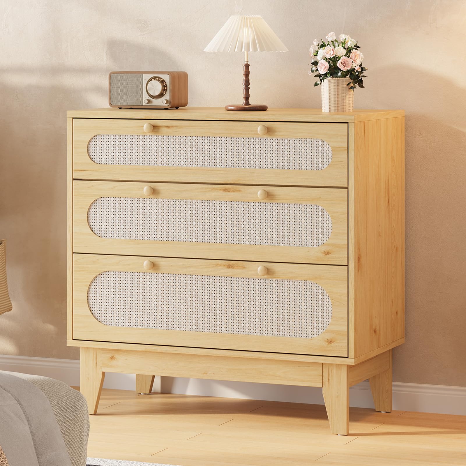Commode Garvee à 3 tiroirs, bois et rotin, design moderne, salon et chambre, chêne clair, robuste et polyvalente