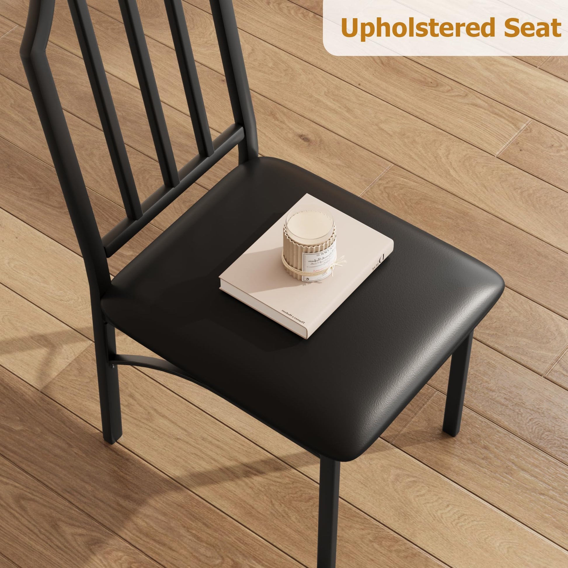Ensemble table et chaises Garvee pour 4 personnes, design biseauté, coussins d'assise en polyuréthane, structure en MDF et acier, compact et robuste, idéal pour les petits espaces, noir.
