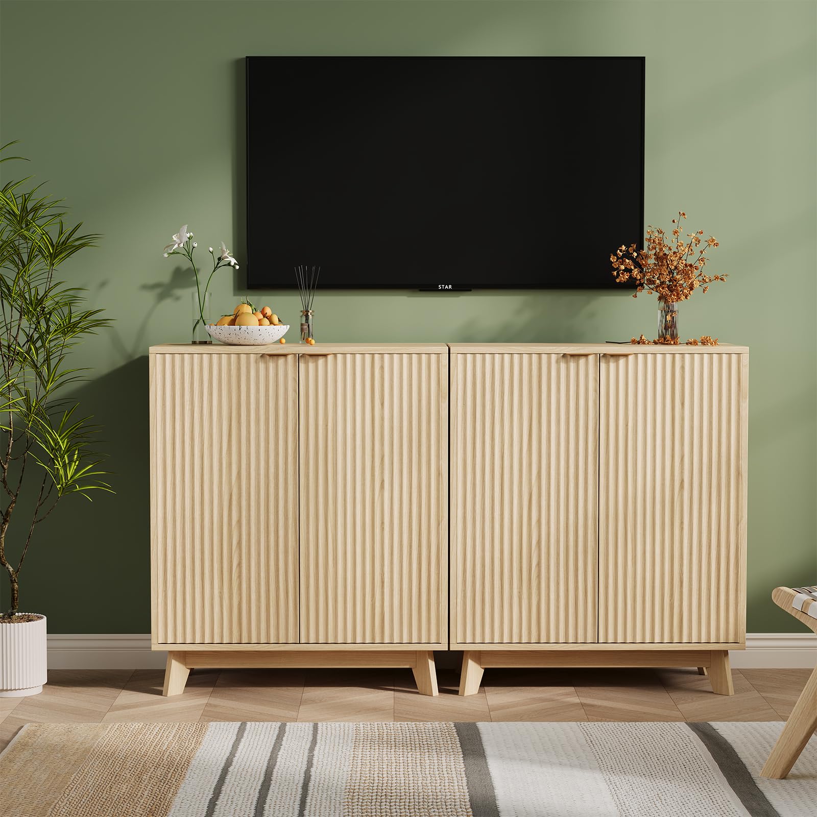 Buffet Garvee avec espace de rangement, buffet en bois, 2 portes, étagères réglables, design cannelé, poignées en métal, naturel, salle à manger et salon