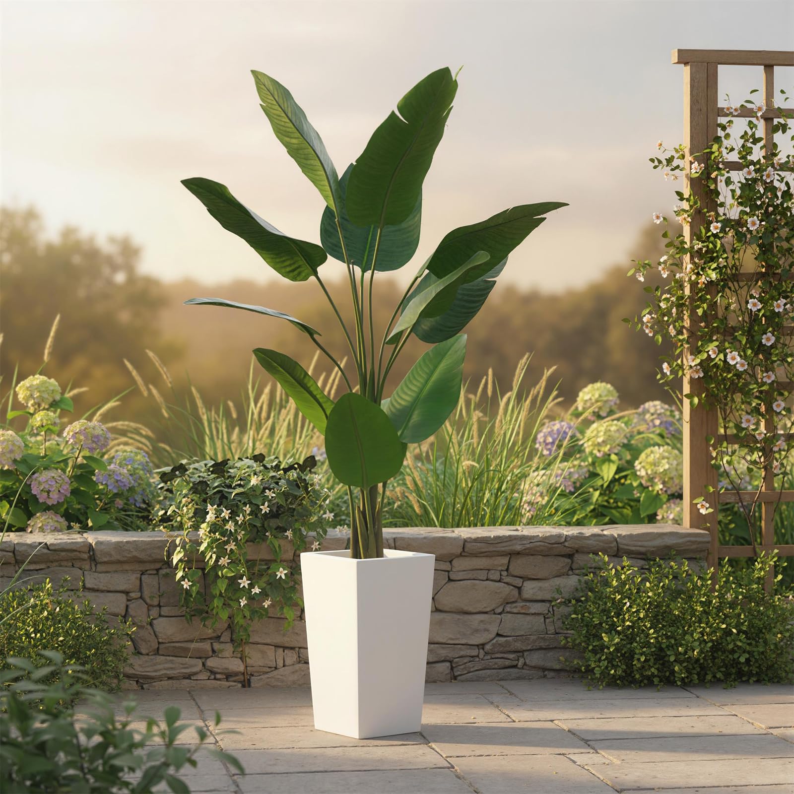 Bananier artificiel Garvee de 1,5 m avec pot blanc, idéal pour l'intérieur et le bureau. Entretien facile, décoration moderne.