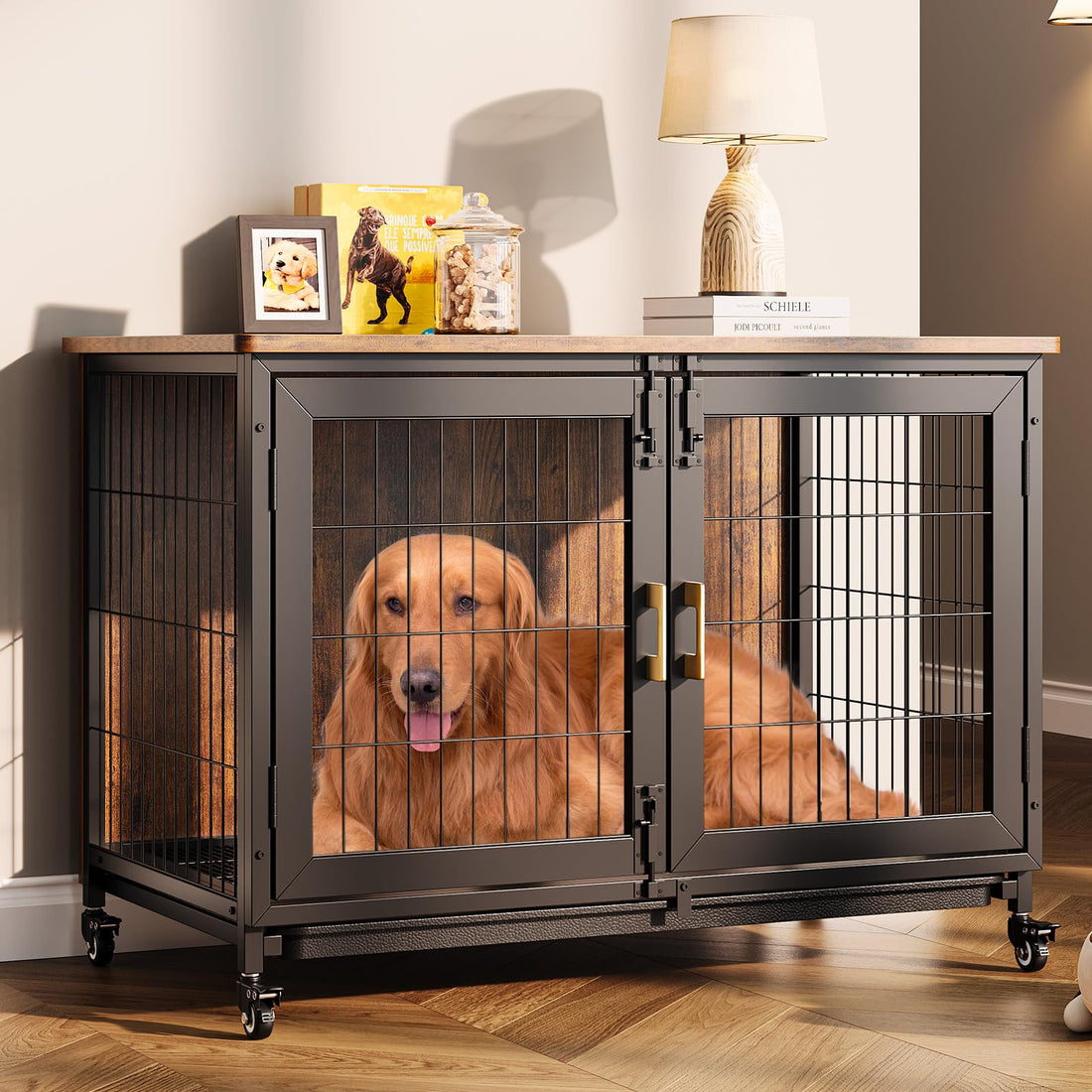 Niche pour chien Garvee de 95 cm (37,5 pouces) avec roulettes, fond grillagé, plateau amovible pour chiens de petite et moyenne taille, style ferme d'intérieur, aspect bois, structure en acier robuste.