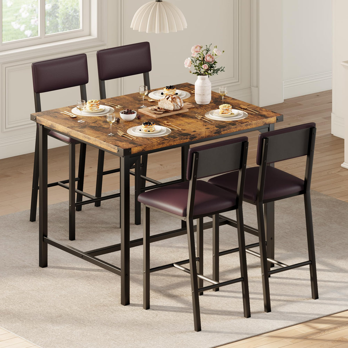Ensemble table et chaises Garvee pour 4 personnes avec repose-pieds et protections d'angle, hauteur comptoir, tabourets de bar rembourrés, bois et métal, compact, pour cuisine et appartement, multicolore