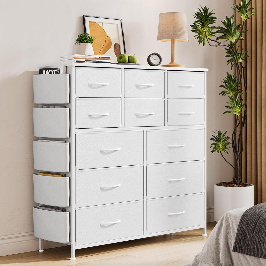 Commode Garvee blanche à 12 tiroirs en tissu avec poches latérales pour chambre et salon, robuste, légère et polyvalente