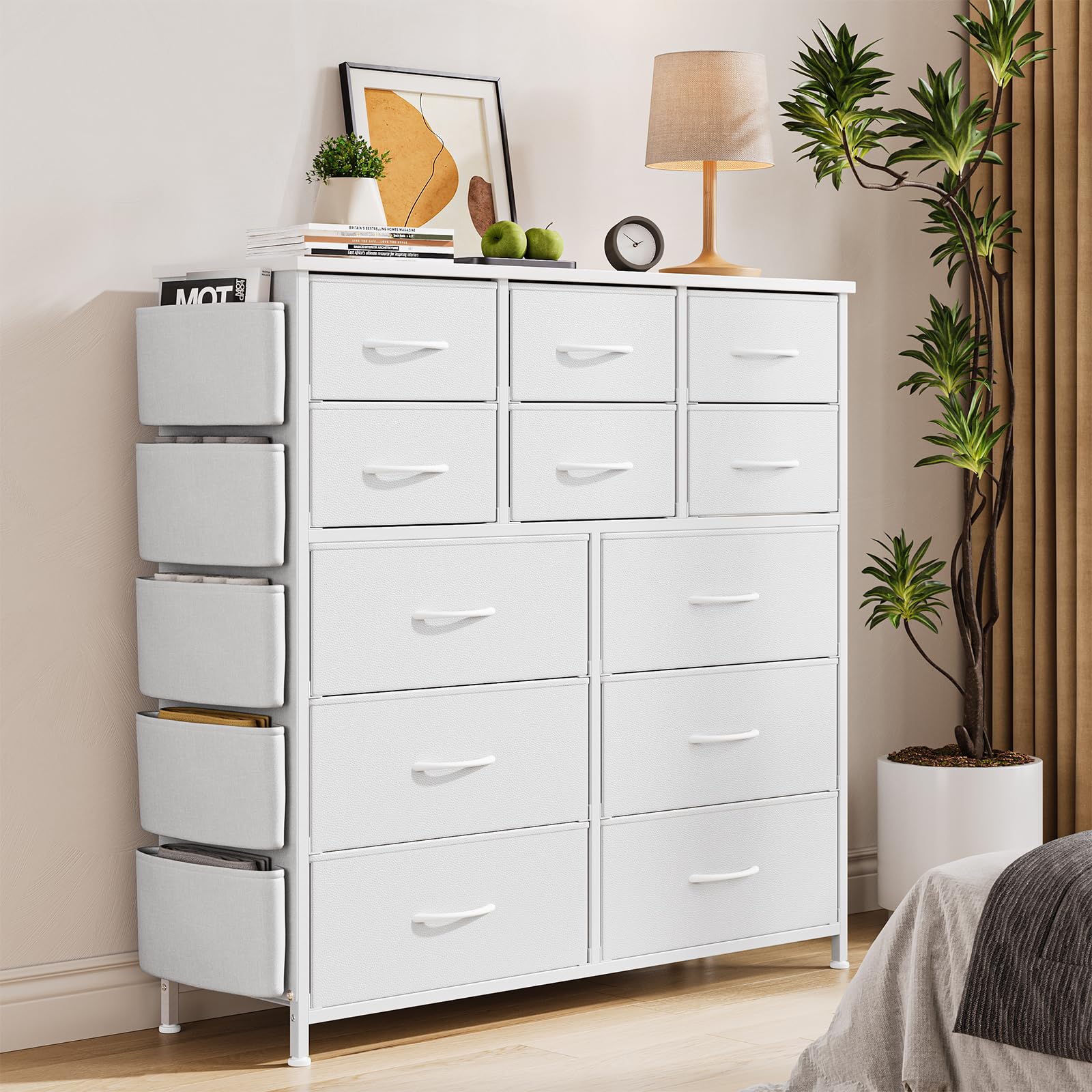 Commode Garvee blanche à 12 tiroirs en tissu avec poches latérales pour chambre et salon, robuste, légère et polyvalente
