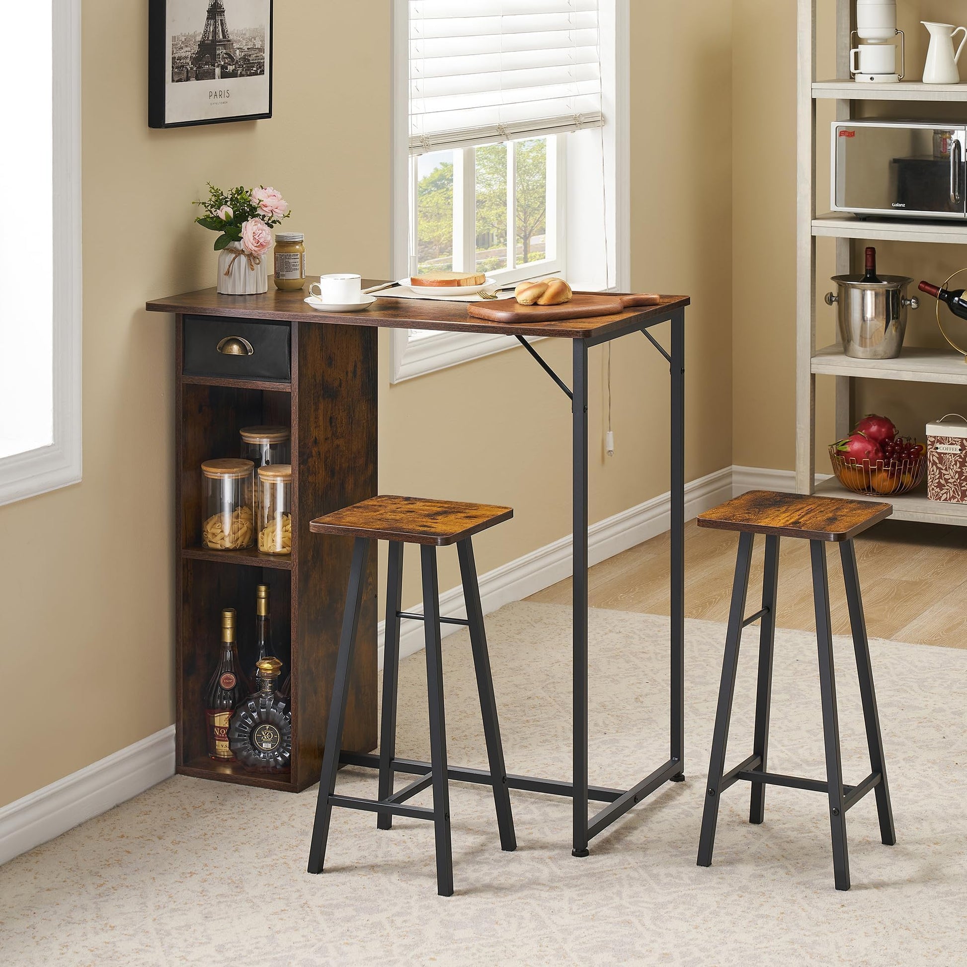 Ensemble table et chaises de bar Garvee avec triple rangement, ensemble bistro pour 2 personnes, structure robuste en fer, plateau en MDF, coussins ergonomiques, compact pour cuisine et bistro.