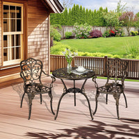 Ensemble de jardin 3 pièces Garvee en aluminium moulé avec trou pour parasol, idéal pour le jardin, le balcon et la terrasse. Finition laiton rétro, robuste et élégant.