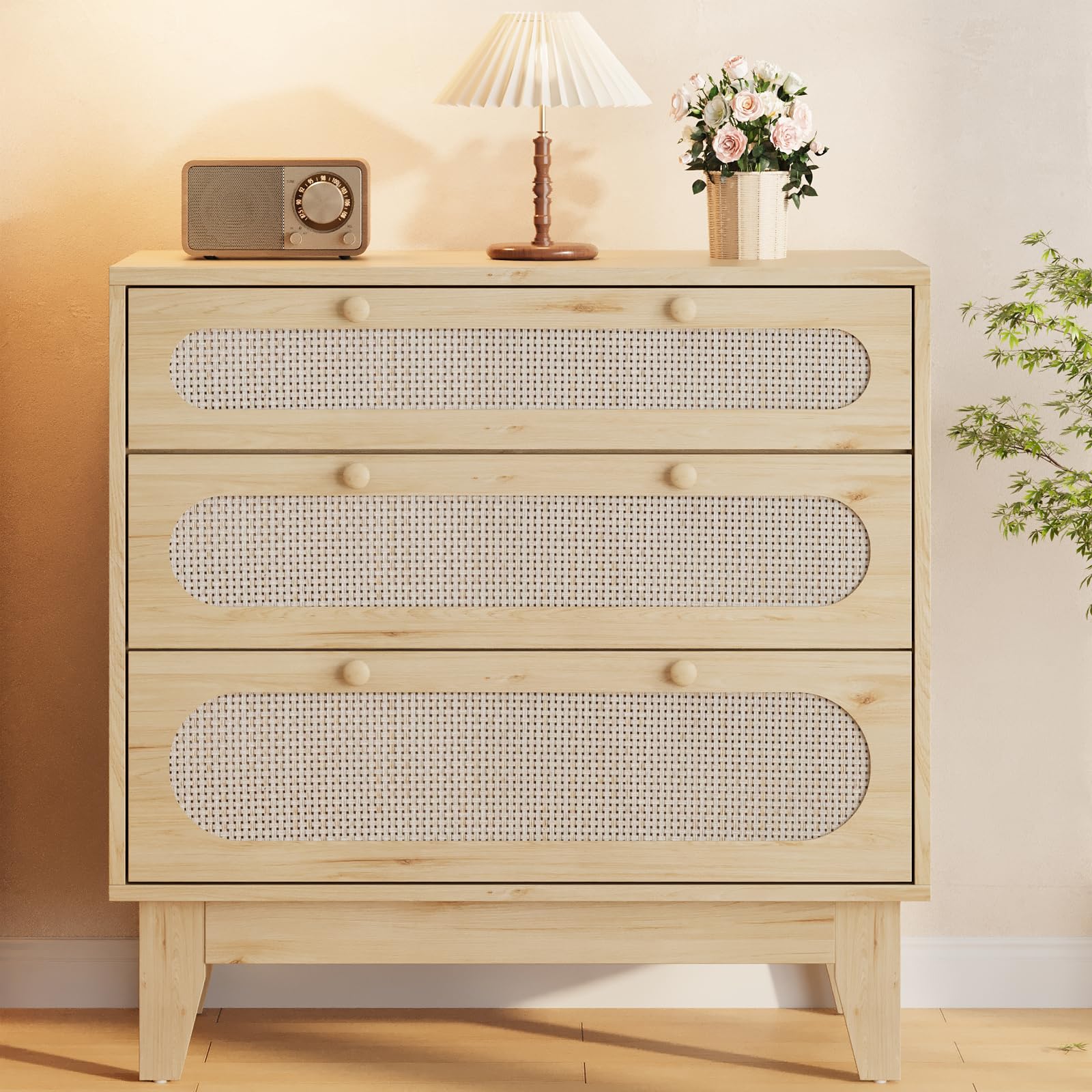 Commode Garvee à 3 tiroirs, bois et rotin, design moderne, salon et chambre, chêne clair, robuste et polyvalente