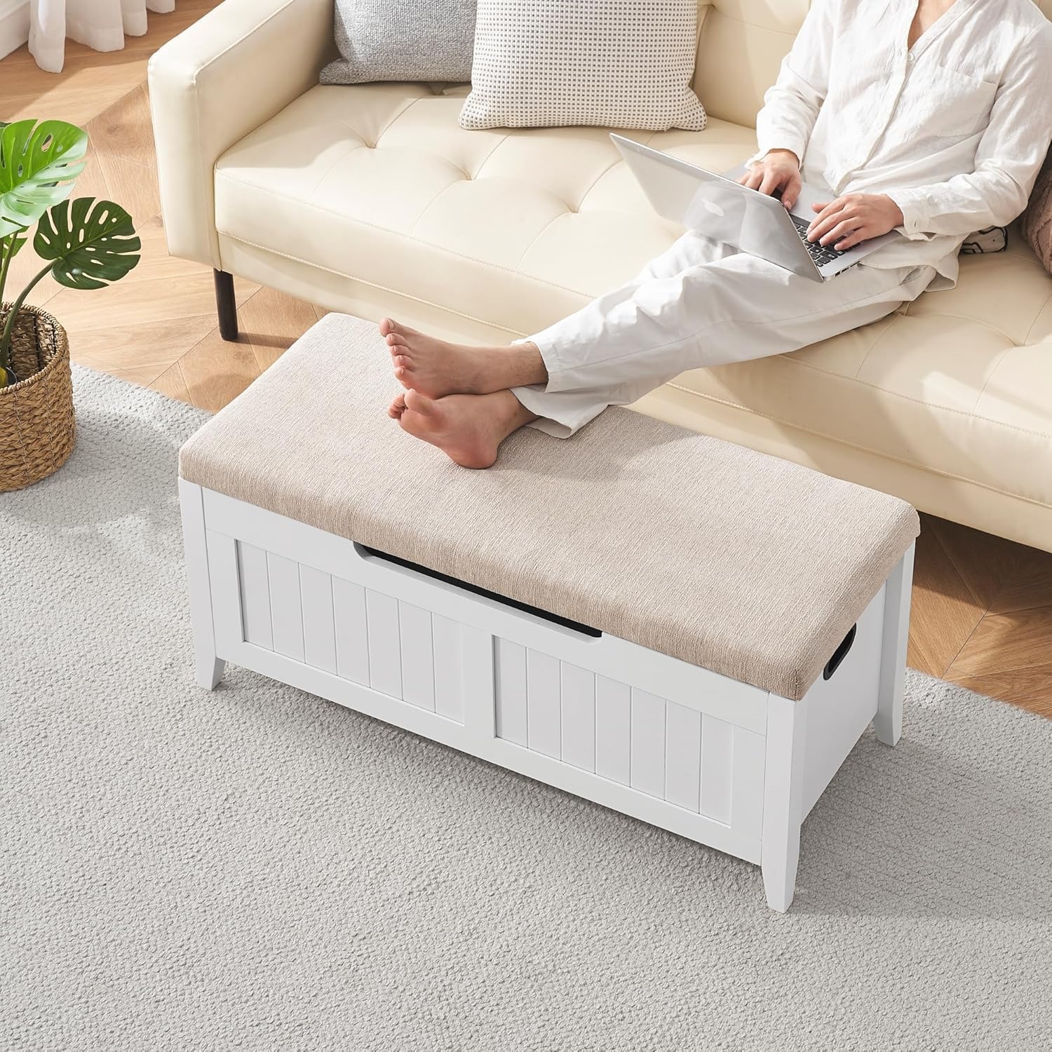 Banc de rangement Garvee 39,4 po avec coussin, charnières de sécurité, coffres de rangement, bois aggloméré, blanc, pour couloir et salon