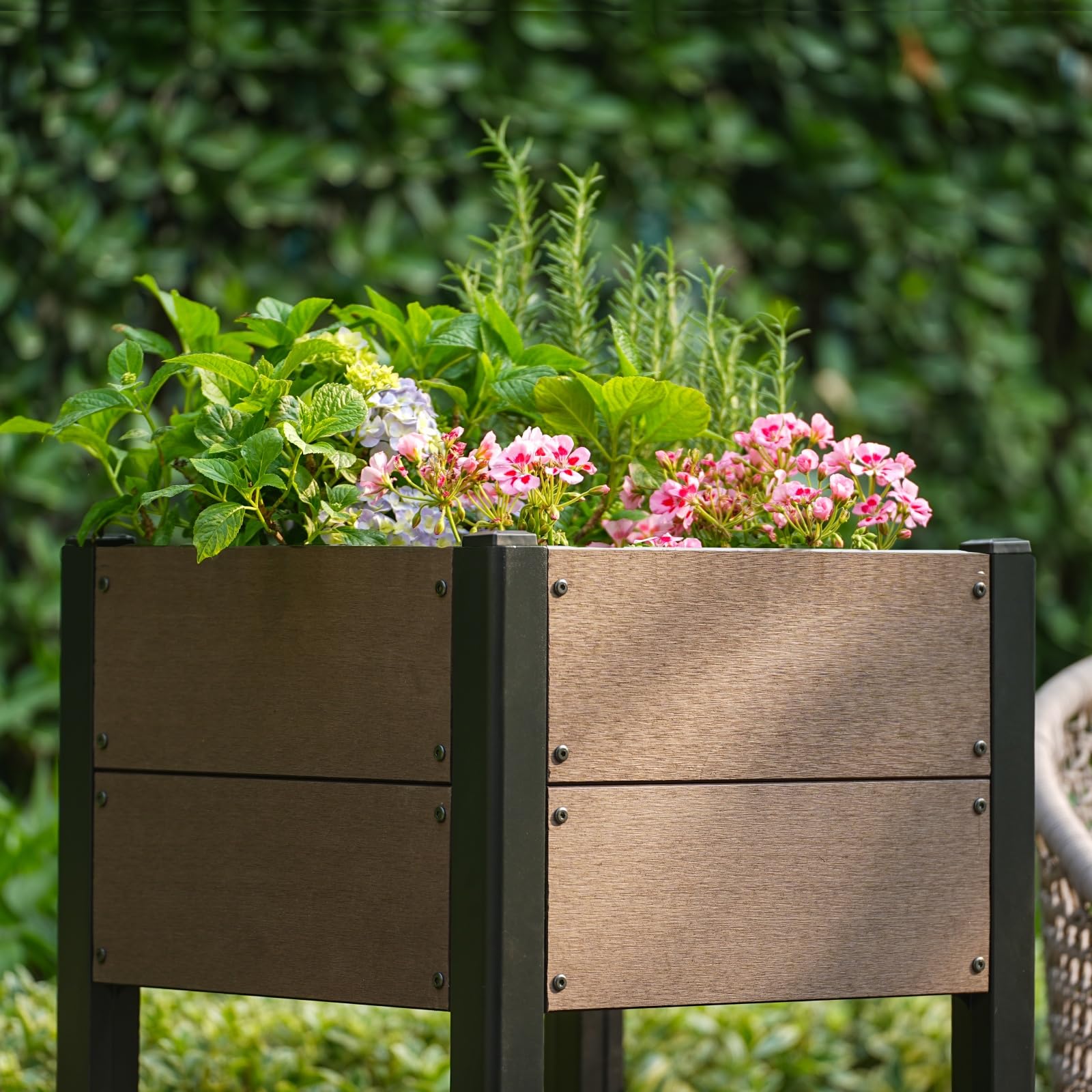 Jardinière surélevée Garvee en PEHD avec étagère pour balcon et jardin, résistante aux intempéries et à la rouille, poteaux en aluminium, noire, différentes tailles