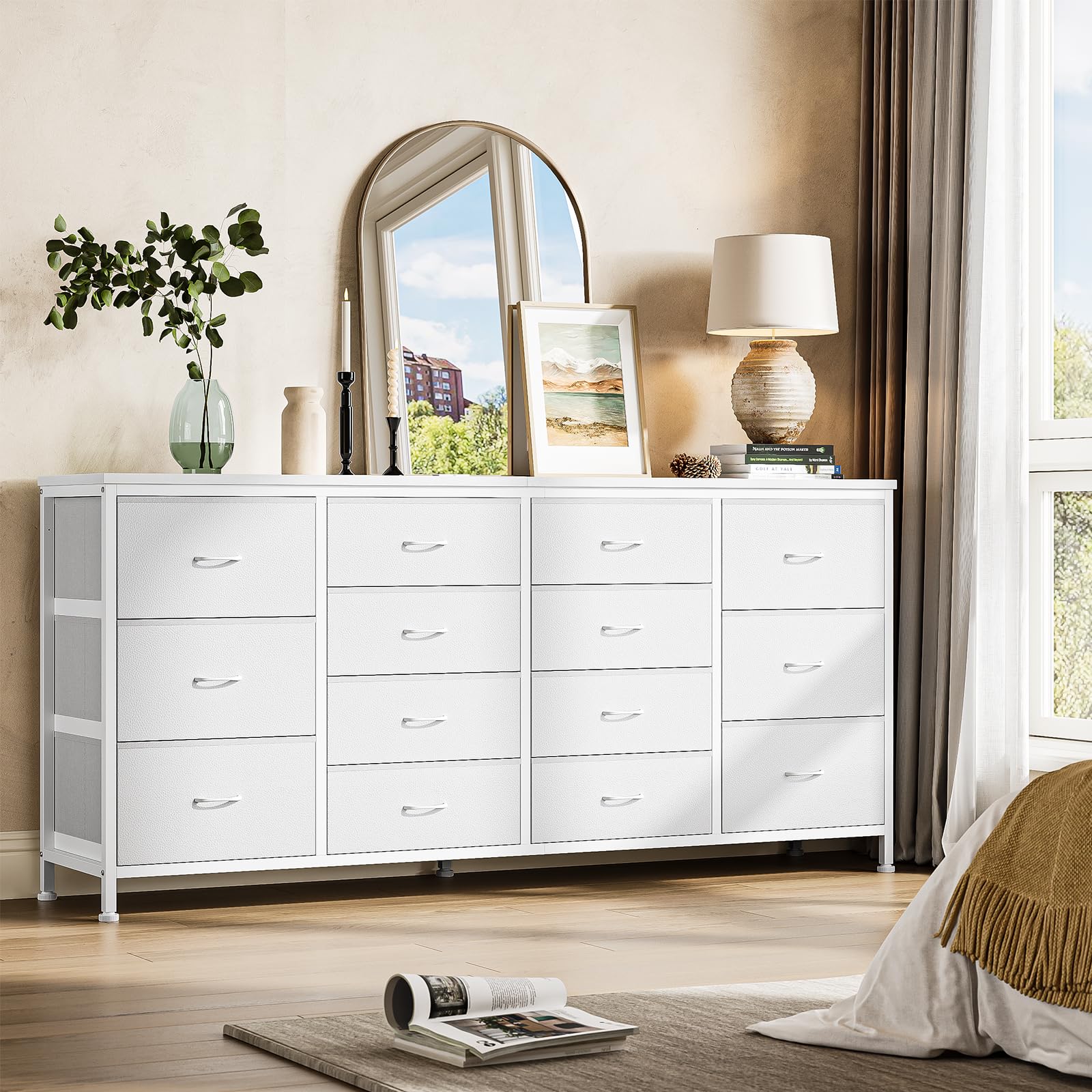Garvee Meuble TV blanc 160 cm avec 14 tiroirs, prises électriques, pour chambre et salon, en tissu et bois, durable et anti-basculement