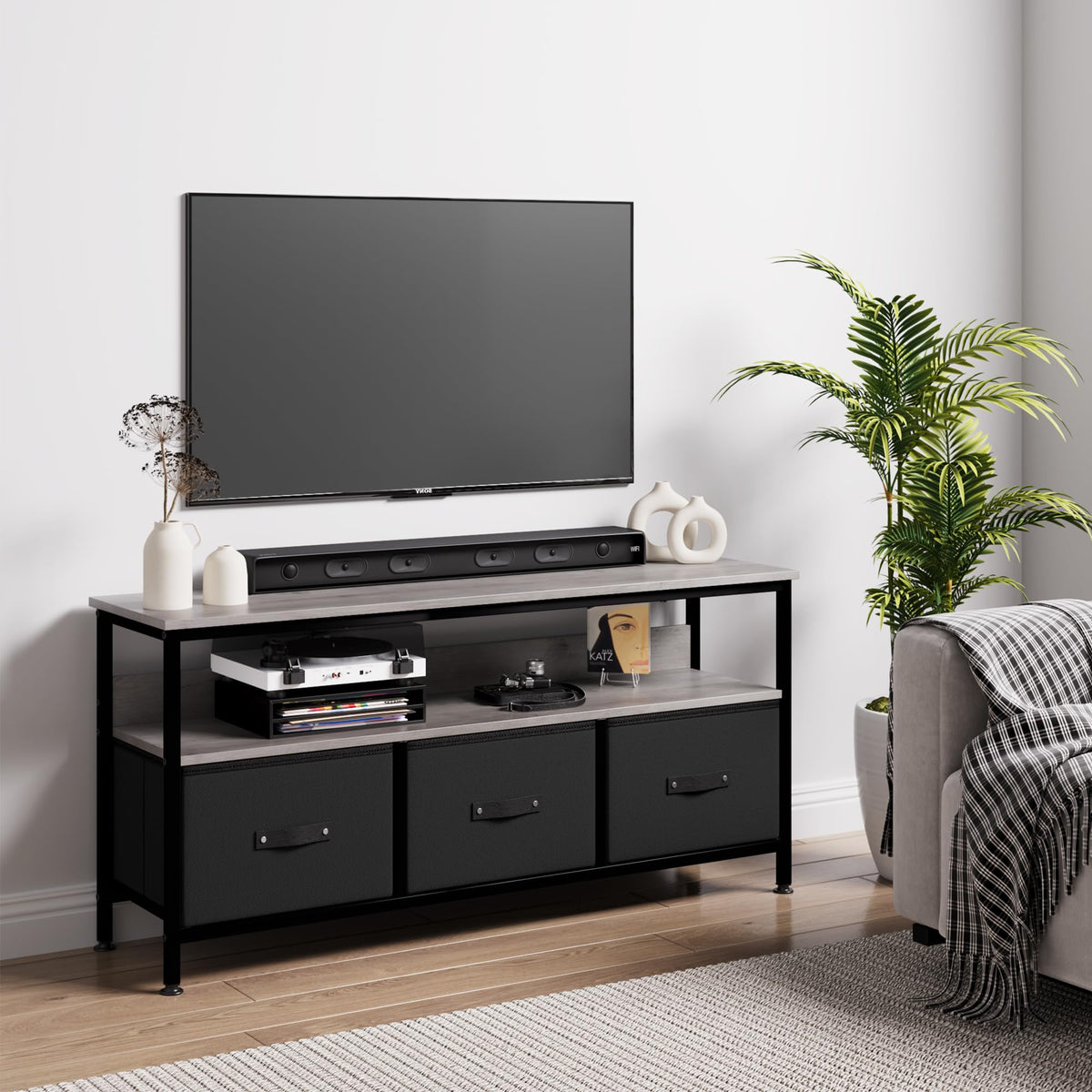 Garvee Commode/meuble TV 140 cm avec tiroirs en tissu et pieds réglables pour salon et chambre, gris, en bois MDF robuste