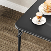 Table pliante Garvee 85,3 cm (33,6 pouces) avec coussin en PU, cadre en métal et pieds antidérapants, idéale pour le bureau et le camping. Couleur : noir. Portable.