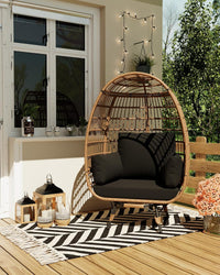 Fauteuil œuf pivotant à 360° Garvee en rotin avec structure en acier, pour terrasse et jardin, surdimensionné, résistant aux intempéries, intérieur/extérieur, avec 4 coussins, noir