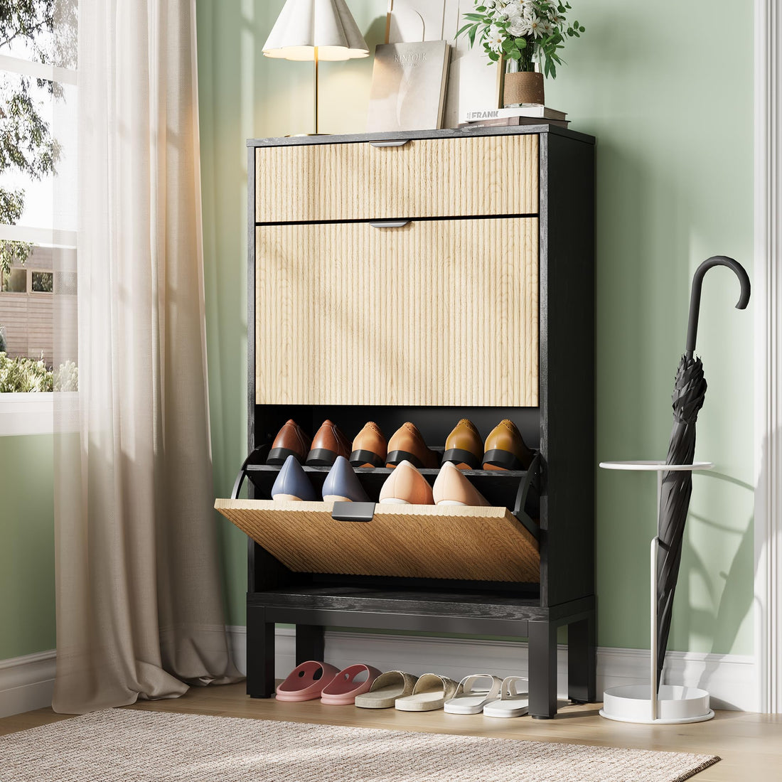 Meuble à chaussures Garvee avec 2 tiroirs abattants, style campagnard cannelé, pieds en métal, noir et chêne, pour entrée et couloir, étroit