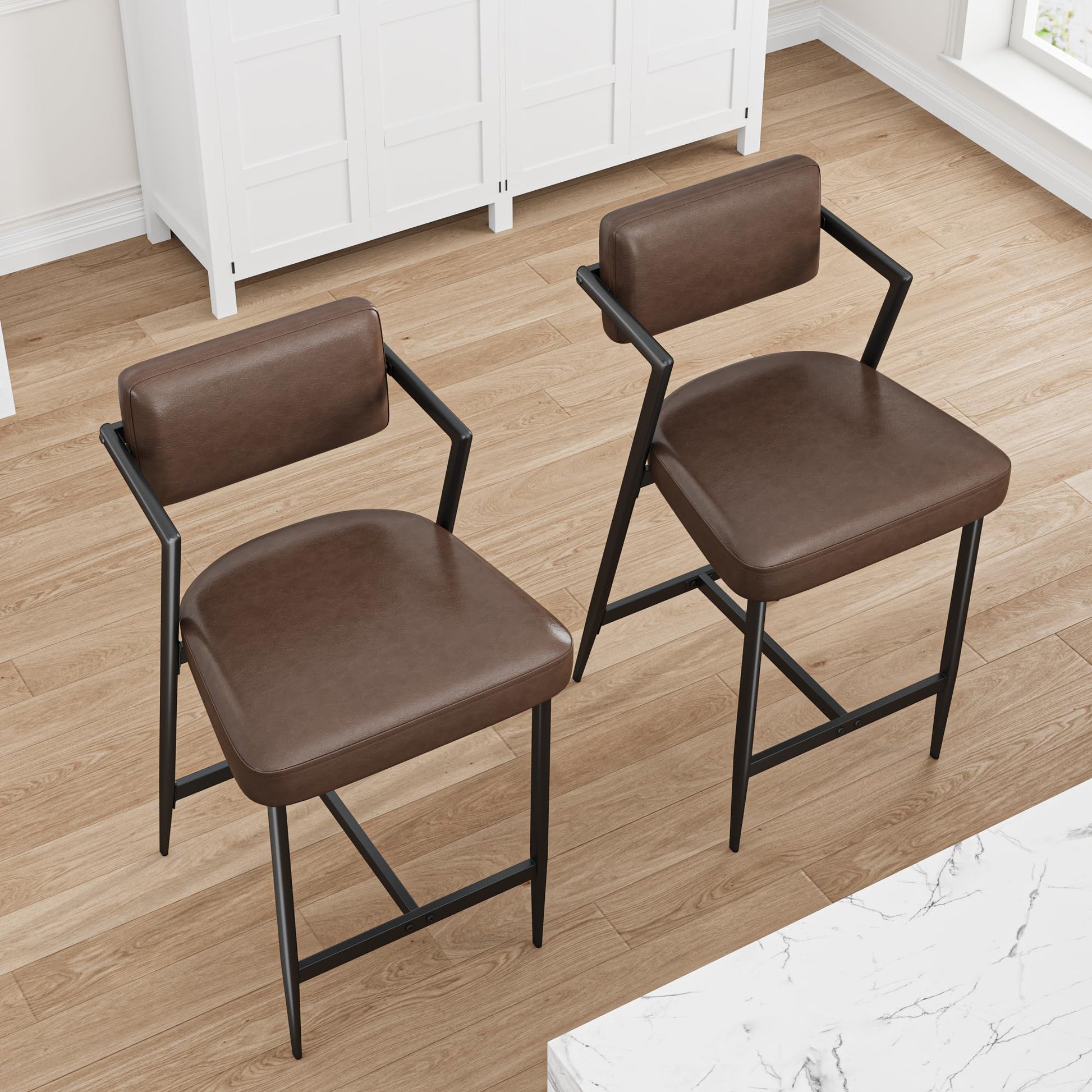 Ensemble de 2 tabourets de bar Garvee, rembourrés, pieds en métal, dossier, repose-pieds, revêtement en similicuir, robustes, hauteur 68 cm, style rétro marron