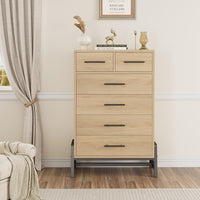 Commode Garvee en bois, autoportante, 5 tiroirs, armoire haute, poignées noires, idéale pour la chambre et le bureau. Robuste, polyvalente et au design moderne.