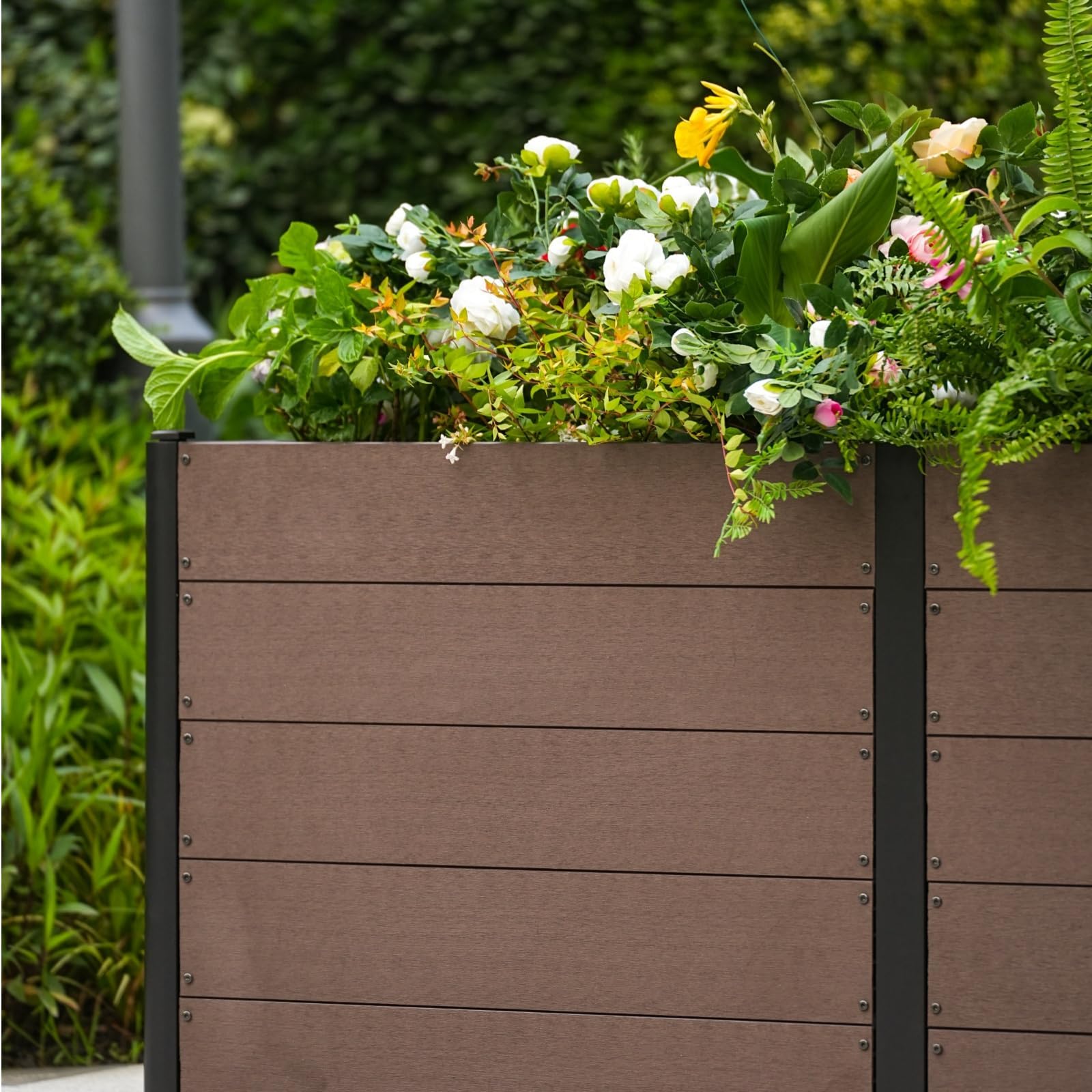 Jardinière aspect bois pour terrasse et jardin