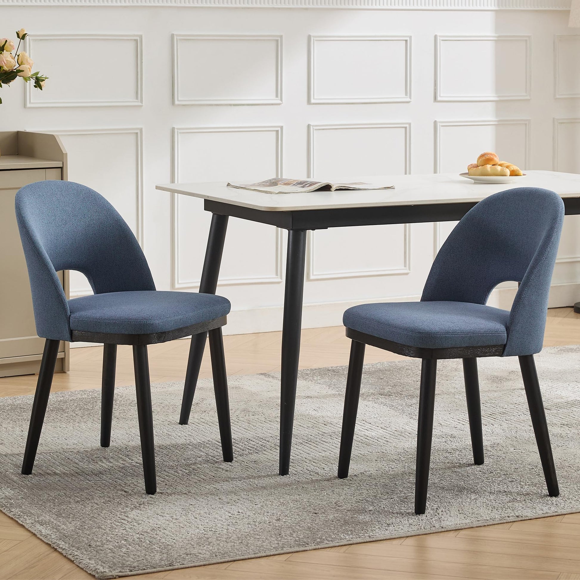 Ensemble de 2 chaises de salle à manger rembourrées Garvee - Tissu moderne, dossier haut, assise profonde - Structure en bois, bleu, style café-cuisine