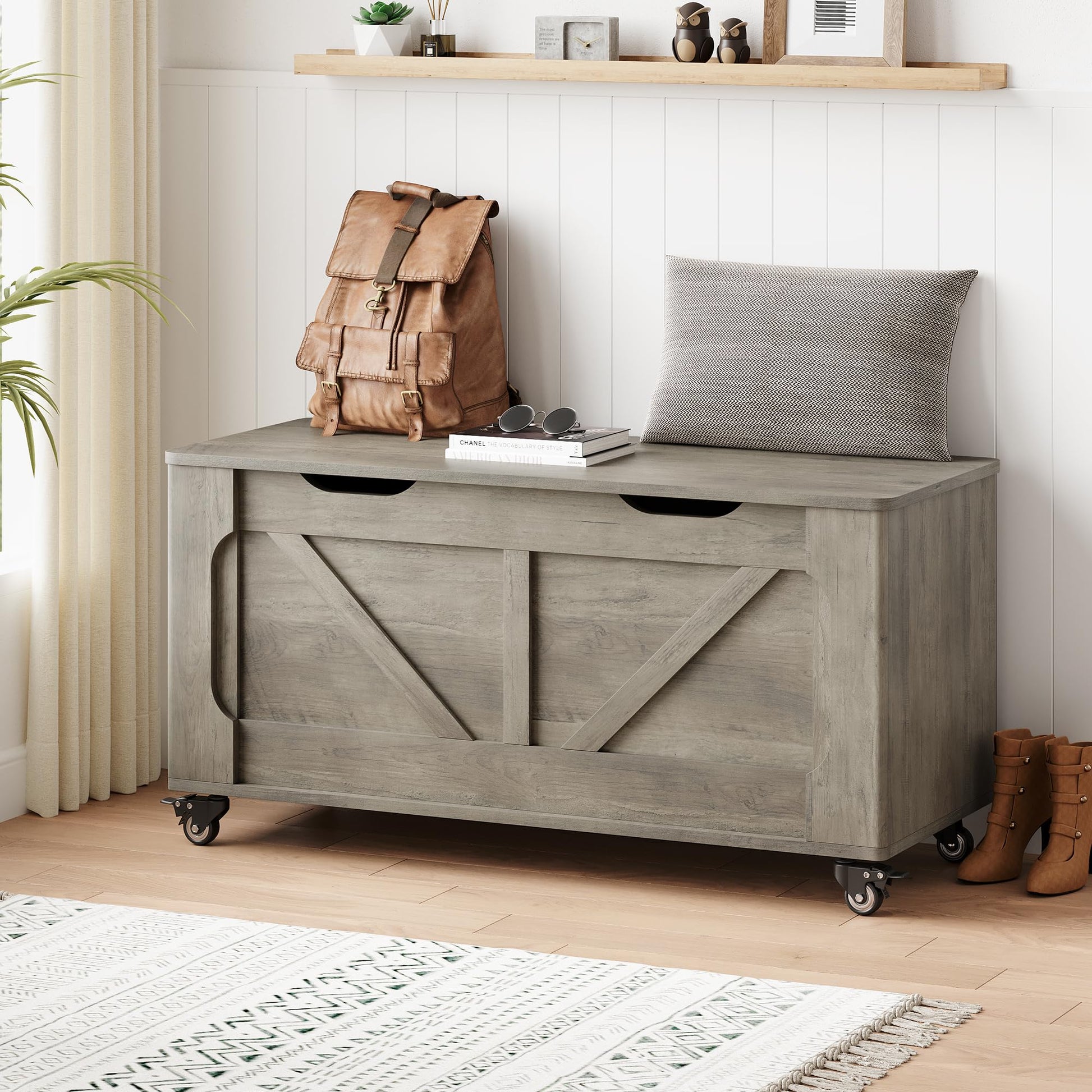 Banc de rangement Garvee à roulettes, coffre en bois de 100 cm (39,4 po), capacité de charge de 159 kg (350 lb), gris, polyvalent pour couloir et salon.