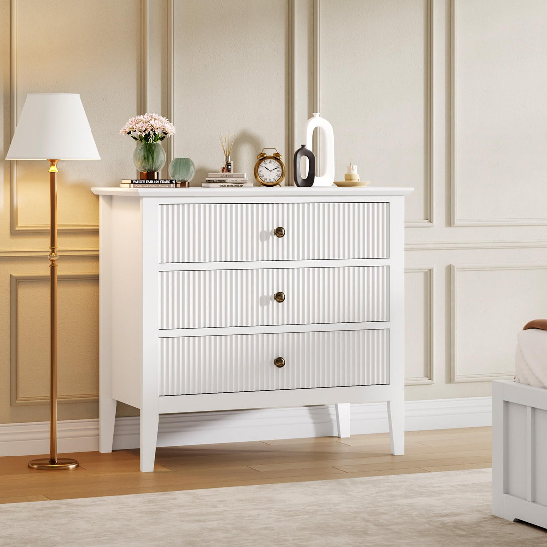 Commode Garvee blanche cannelée à 3 tiroirs, style moderne, en bois, pour chambre ou couloir, 80 cm (L) x 75 cm (H), blanche