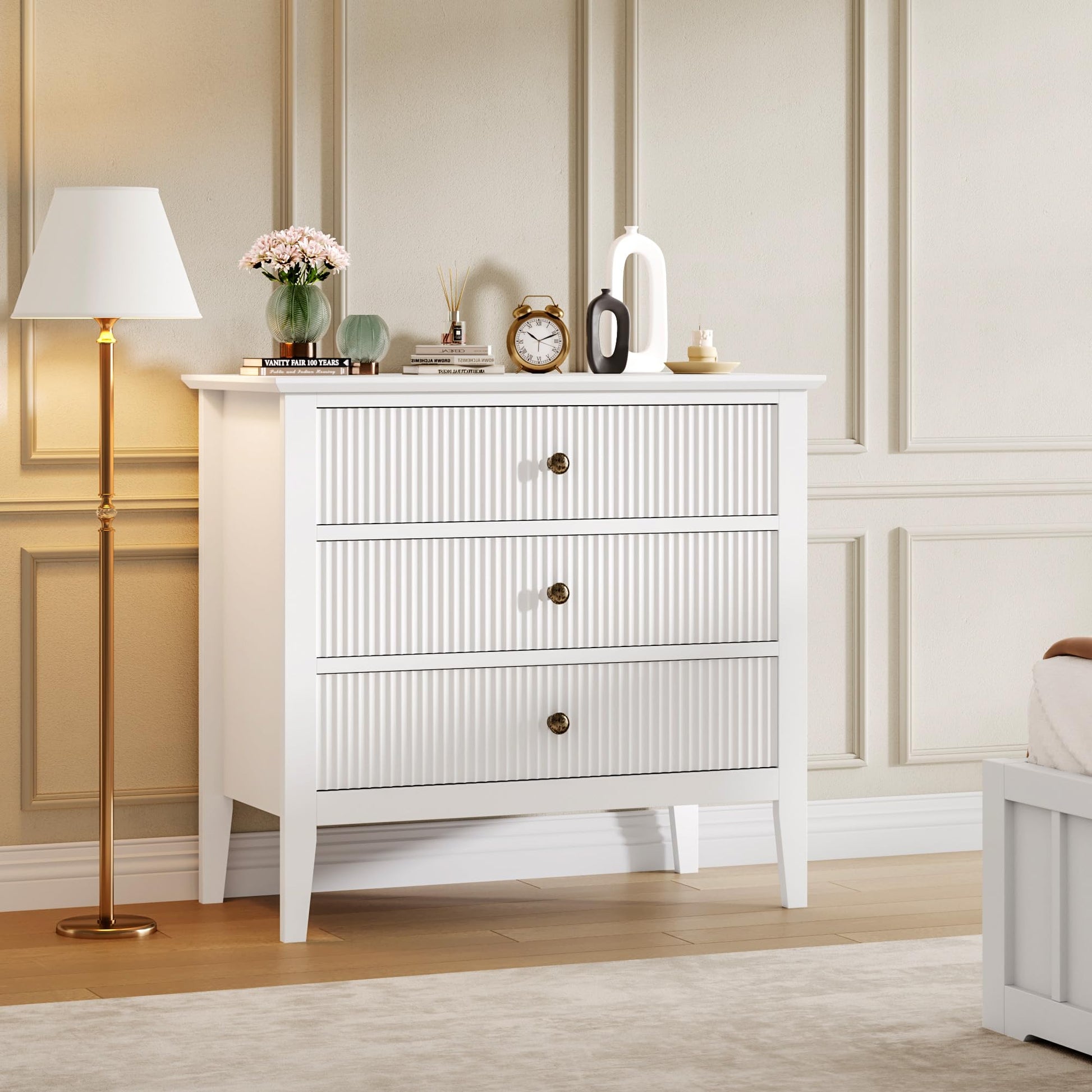 Commode Garvee blanche cannelée à 3 tiroirs, style moderne, en bois, pour chambre ou couloir, 80 cm (L) x 75 cm (H), blanche