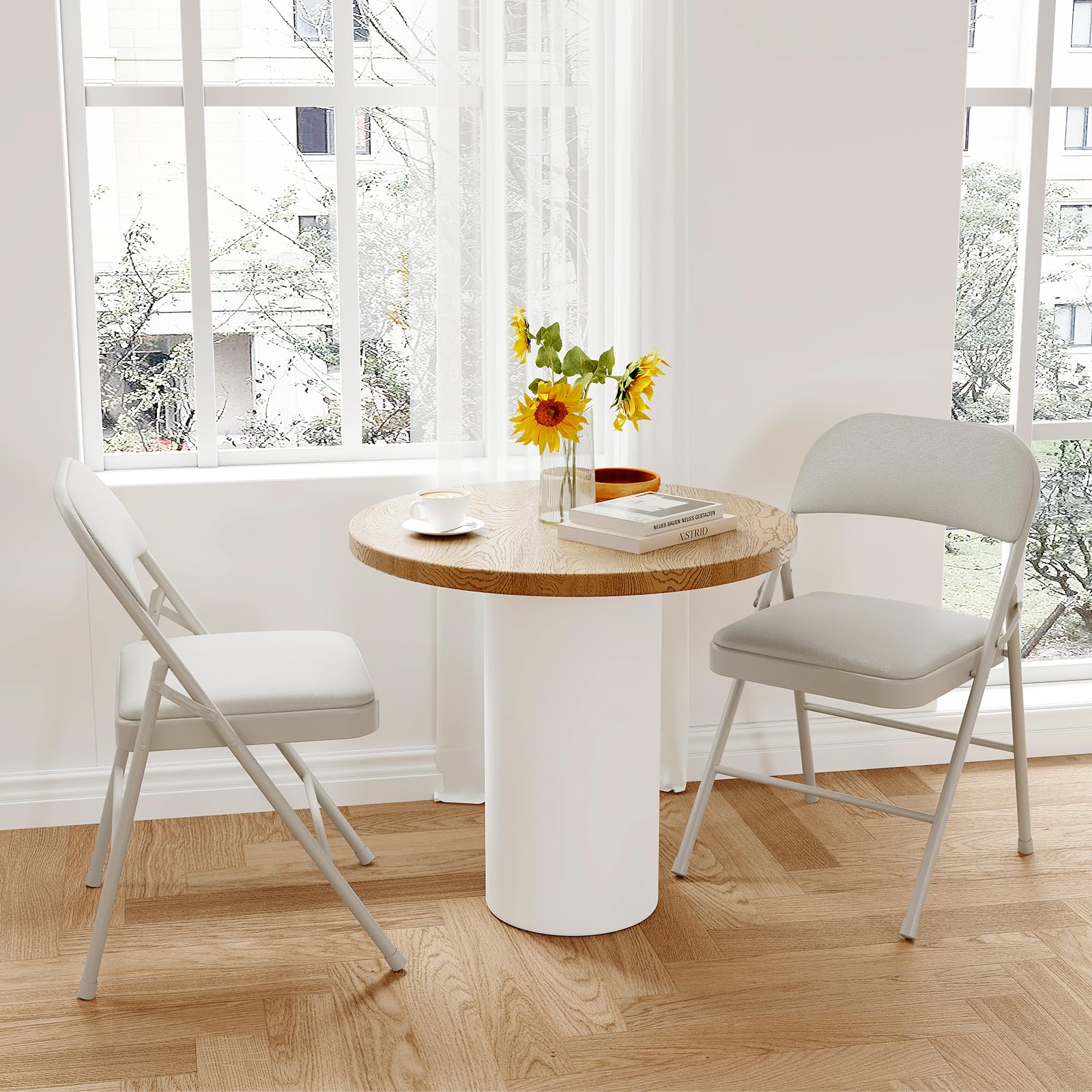Ensemble de 4 chaises pliantes Garvee avec coussins, revêtement en similicuir beige, pour une utilisation intérieure et extérieure, légères et pliables, supportent jusqu'à 159 kg (350 lb).